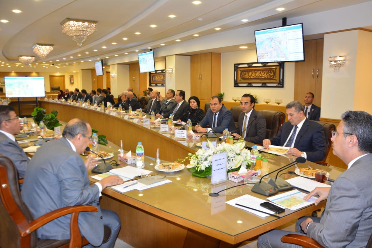 وزير التموين والتجارة الداخلية مع شركات زيوت الطعام