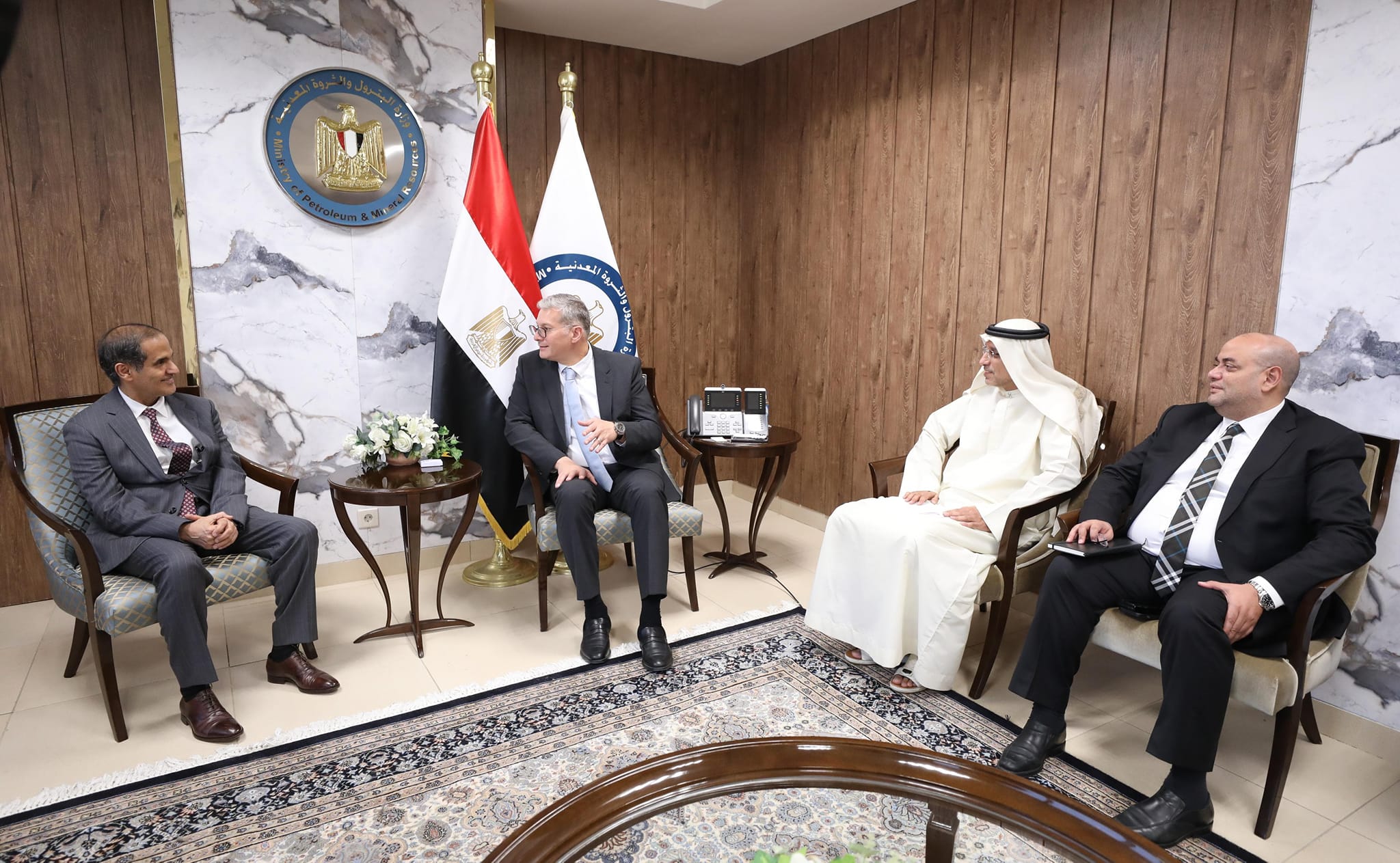 وزير البترول يستقبل المدير العام لشركة الامارات للبترول والوفد المرافق له