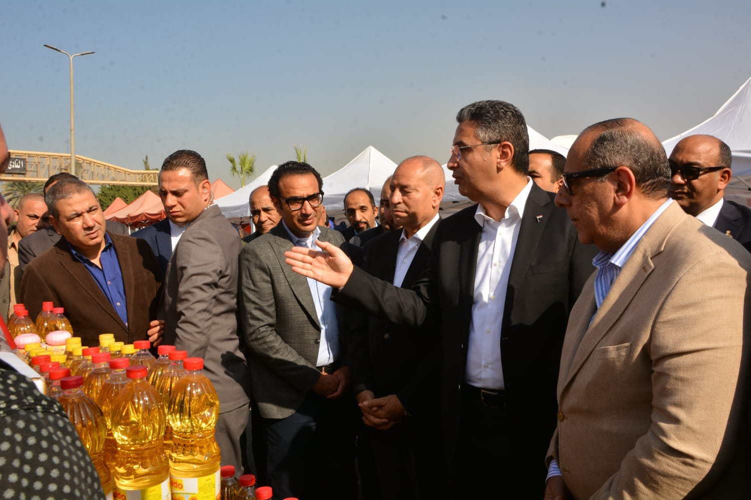 وزير التموين يفتتح سوق اليوم الواحد في حلوان