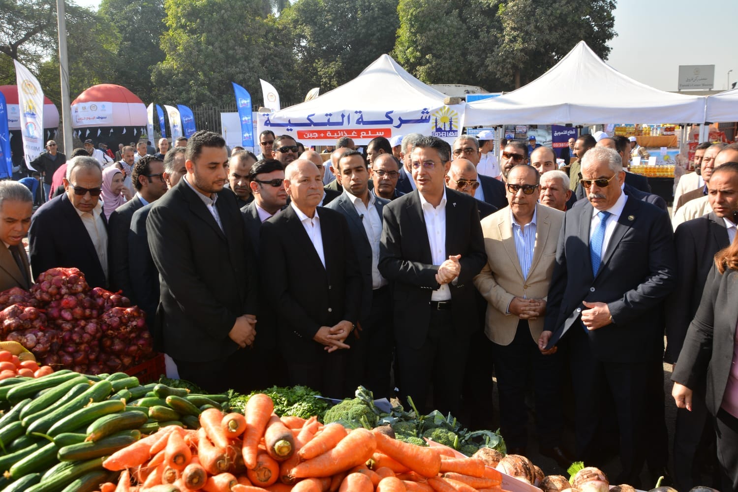 وزير التموين يفتتح سوق اليوم الواحد في حلوان