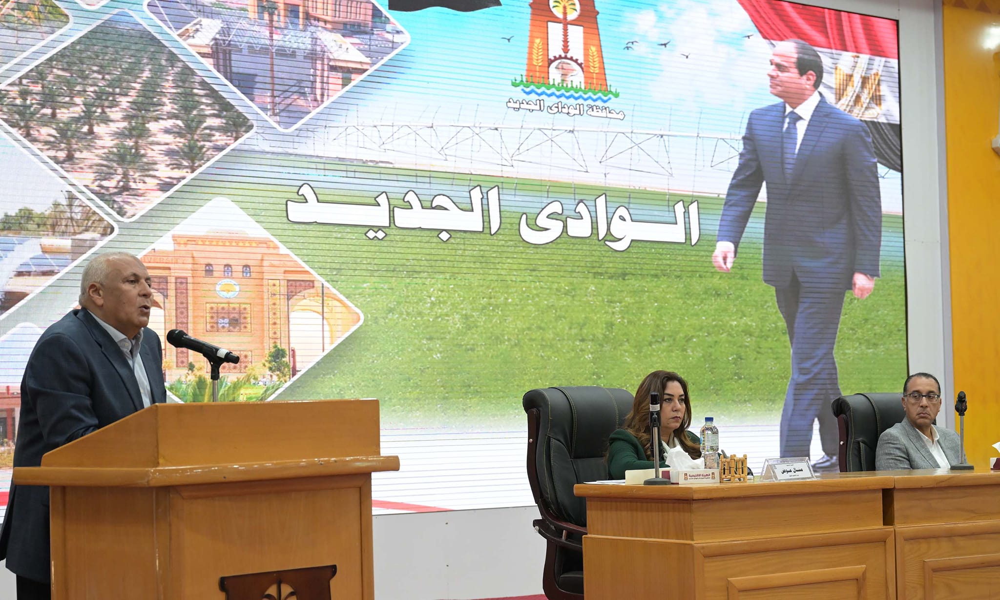 مدبولي يلتقي نواب البرلمان والعمداء والمشايخ بالوادي الجديد