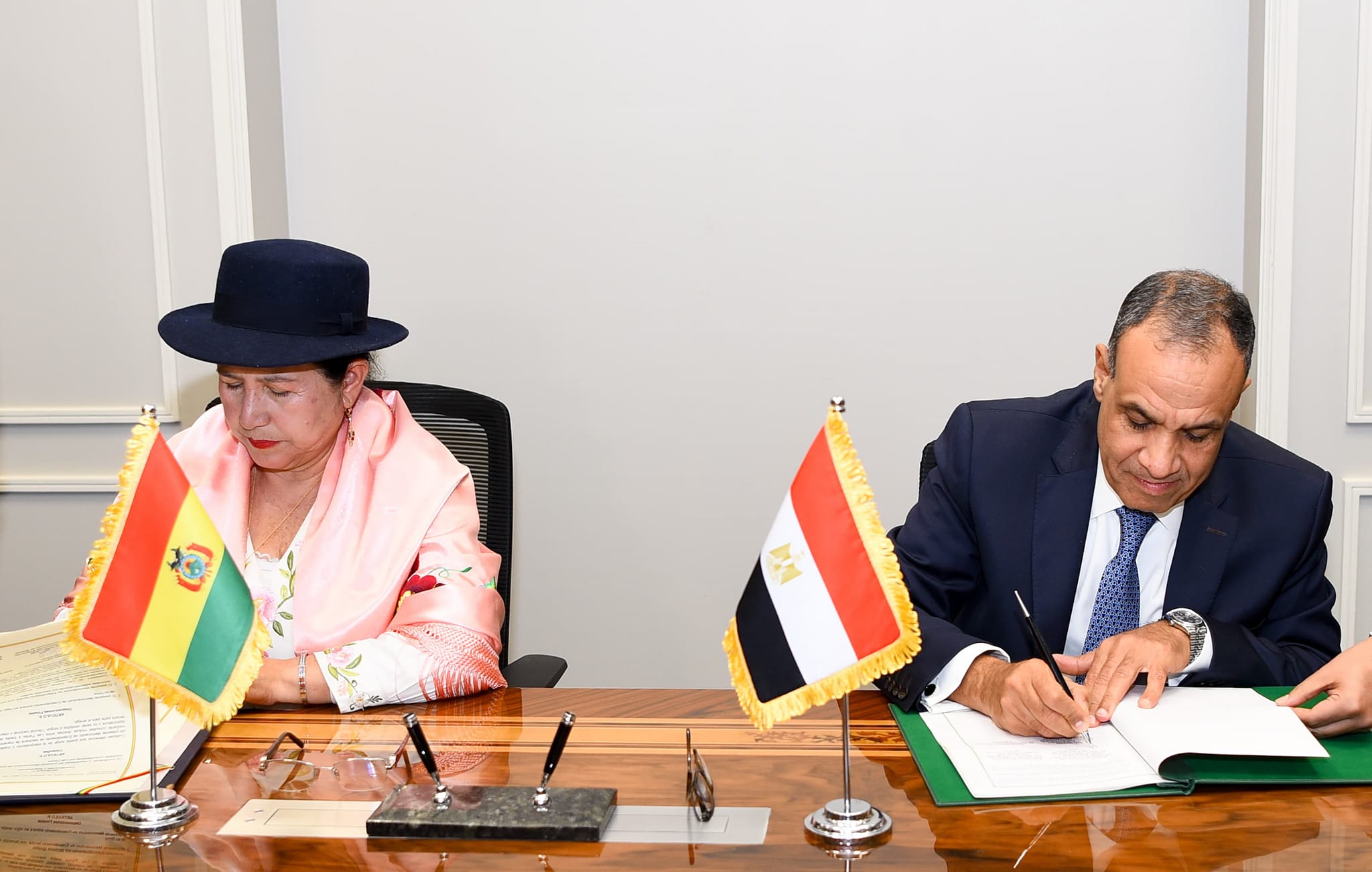 وزير الخارجية مع وزيرة خارجية بوليفيا