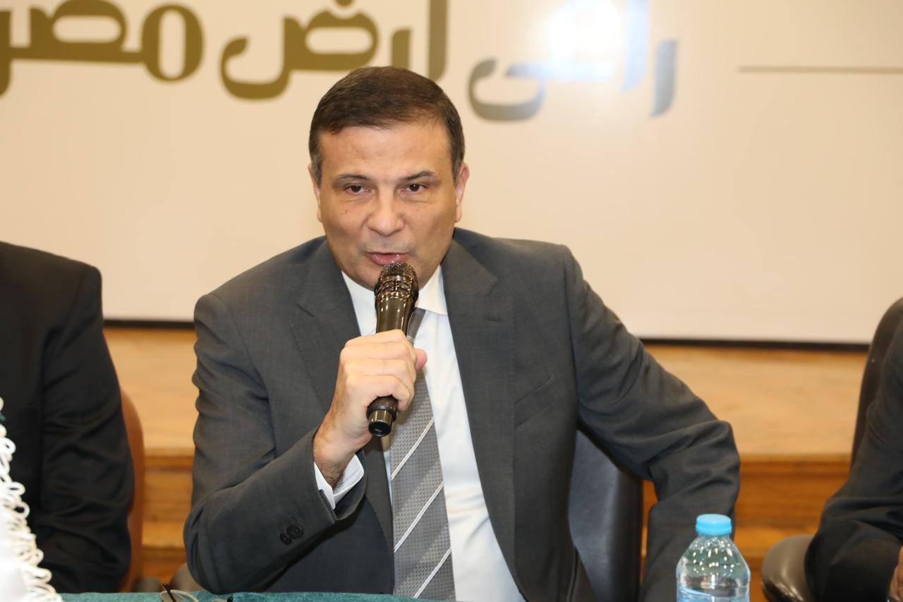 وزير الزراعة يجتمع بمنتجي الدواجن وأصحاب المزارع الصغيرة
