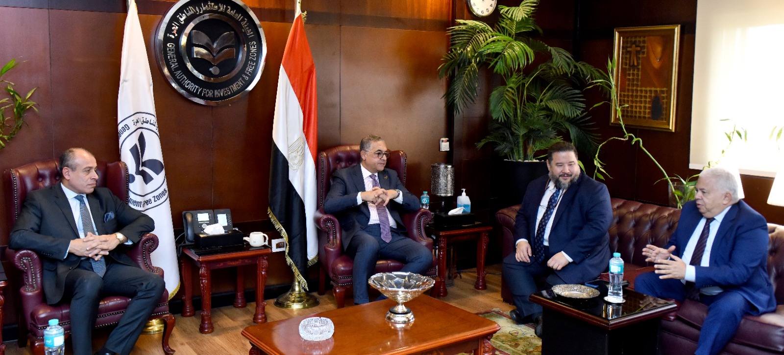 حسام هيبة يلنقي الرئيس التنفيذي لشركة هينفرا البولندية