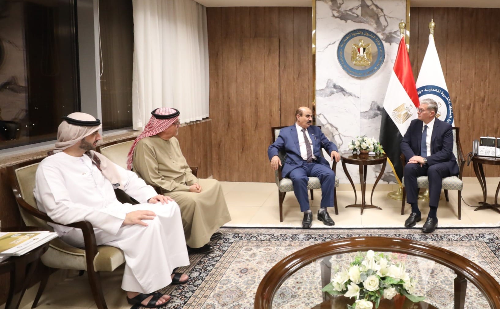 بدوى يلتقي الرئيس التنفيذي لشركة دراجون أويل الإماراتية