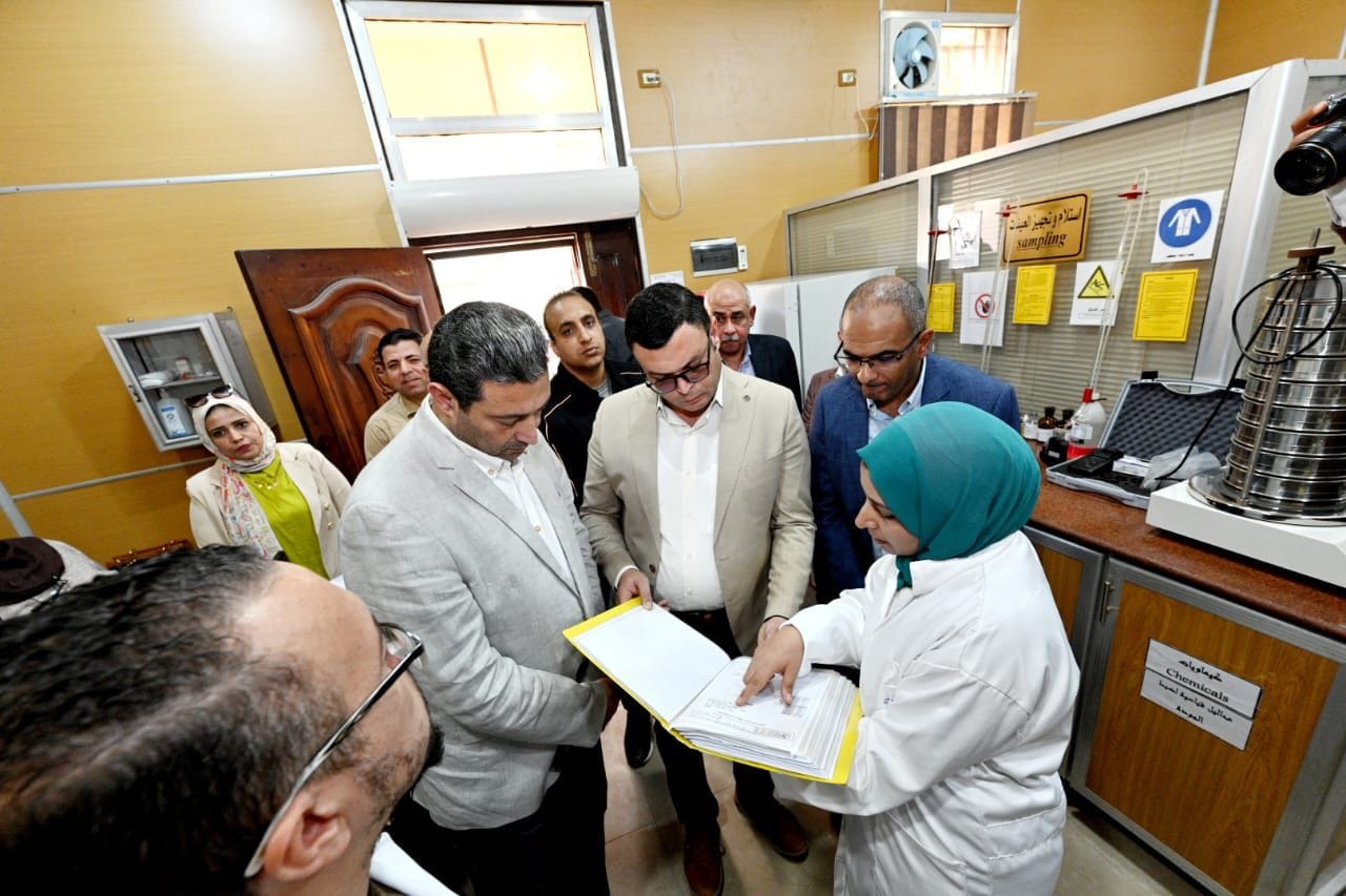 وزير الإسكان ومحافظ دمياط يفتتحان محطة مياه دمياط القديمة