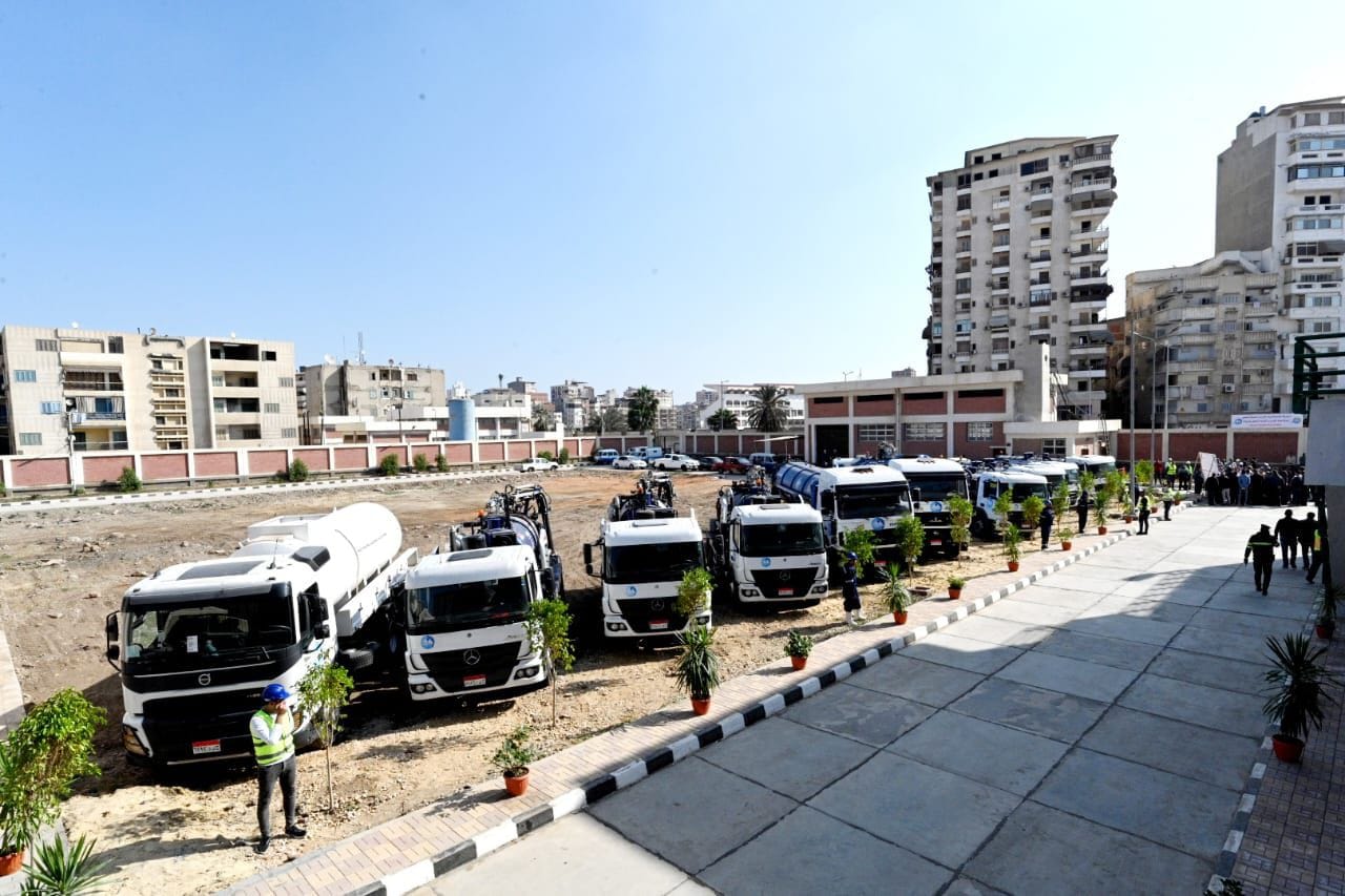 وزير الإسكان ومحافظ دمياط يفتتحان محطة مياه دمياط القديمة