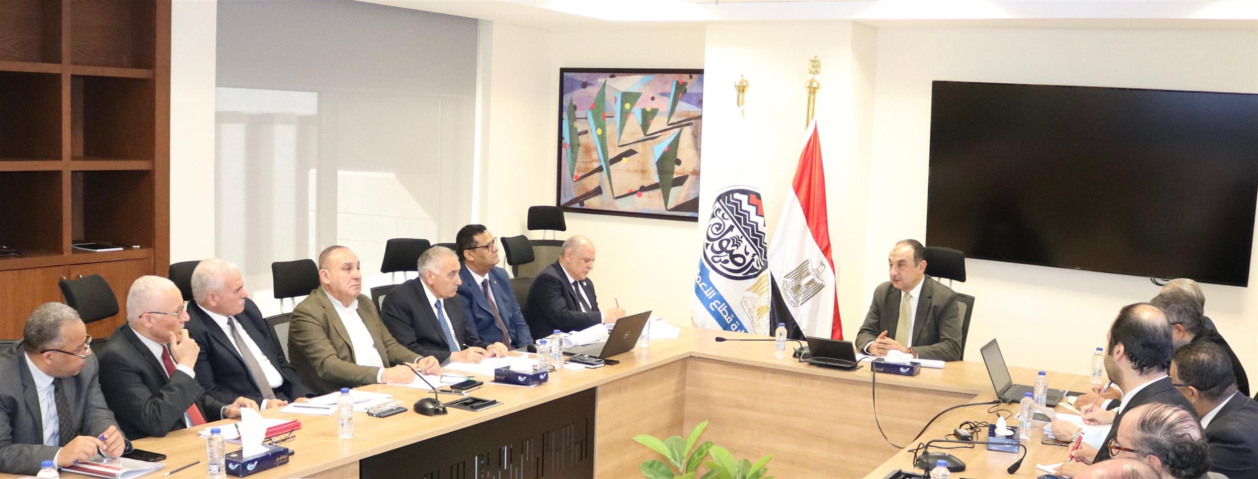الشيمي يتابع الموقف التنفيذي لمشروعات قطاع الصناعات المعدنية