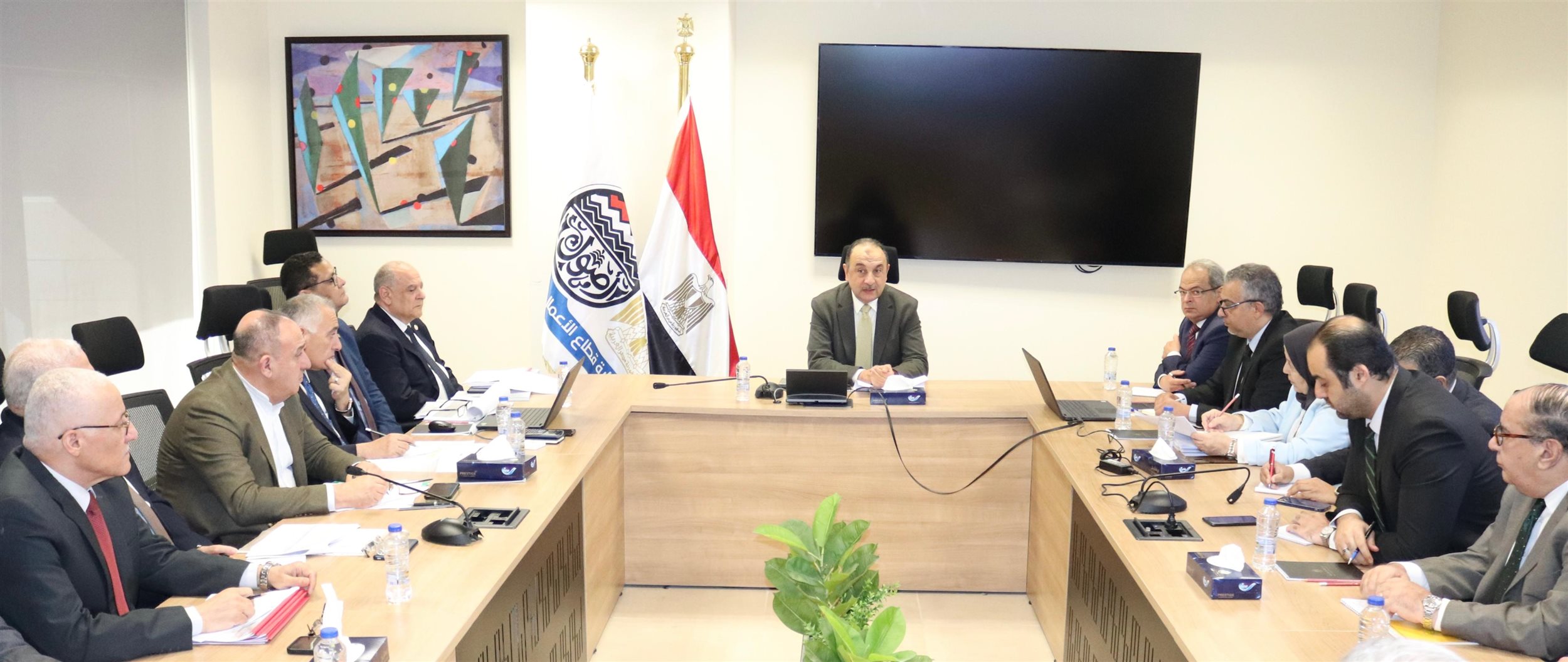 الشيمي يتابع الموقف التنفيذي لمشروعات قطاع الصناعات المعدنية