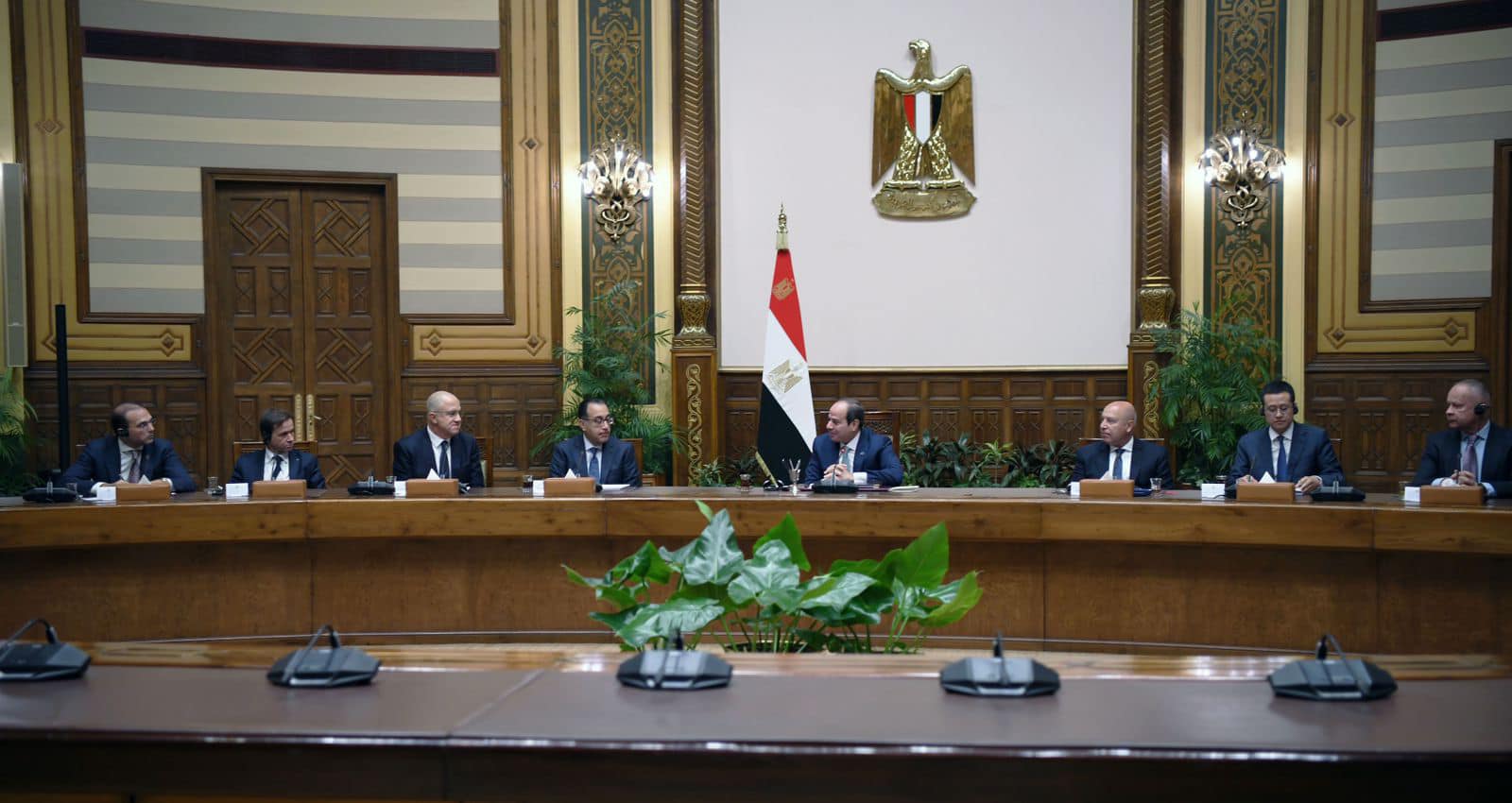التقى السيسي اليوم برؤساء عدد من كبريات الشركات الدولية