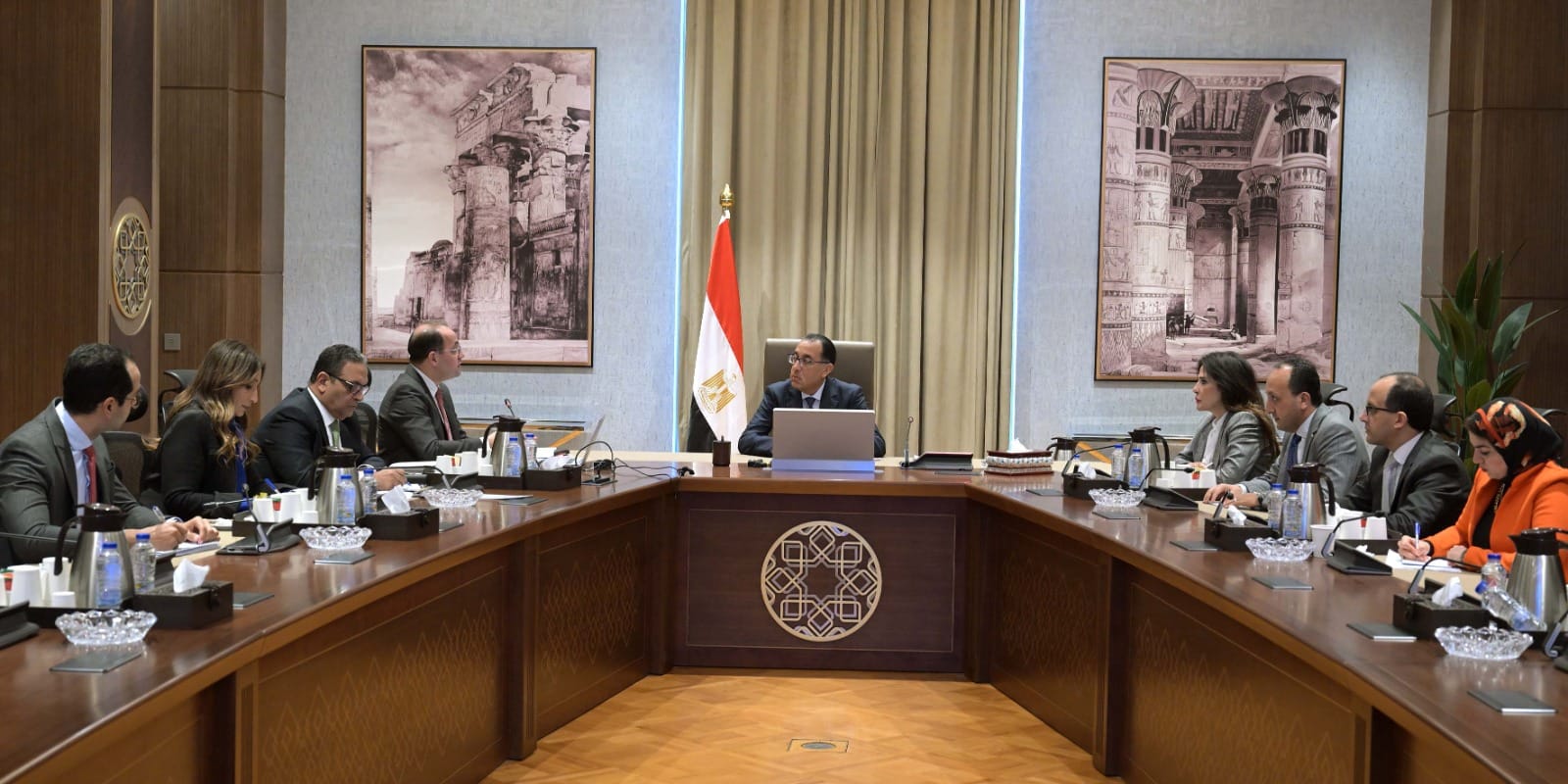 رئيس الوزراء يجتمع مع وزير المالية