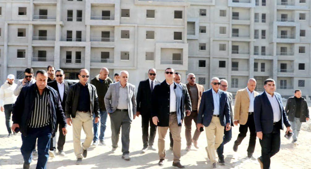 وزير الإسكان يتفقد محاور الطرق ووحدات سكن لكل المصريين