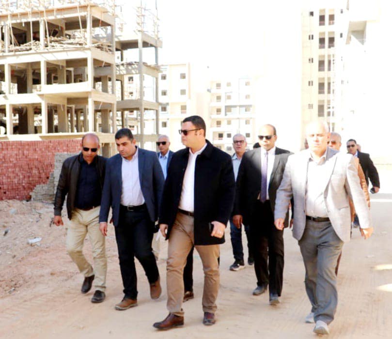 وزير الإسكان يتفقد محاور الطرق ووحدات سكن لكل المصريين