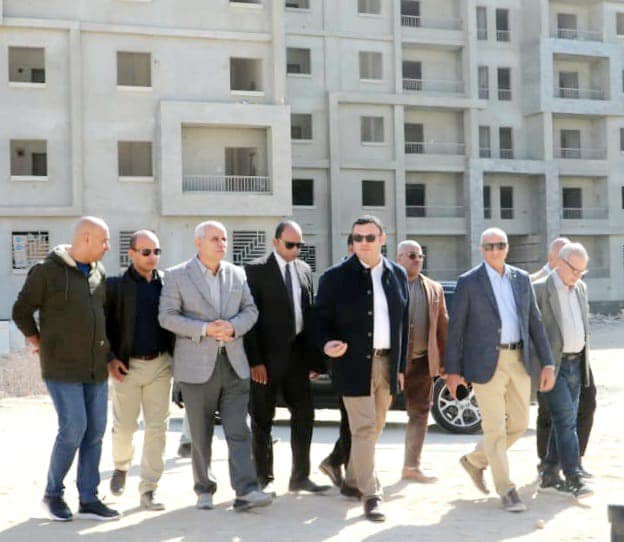 وزير الإسكان يتفقد محاور الطرق ووحدات سكن لكل المصريين