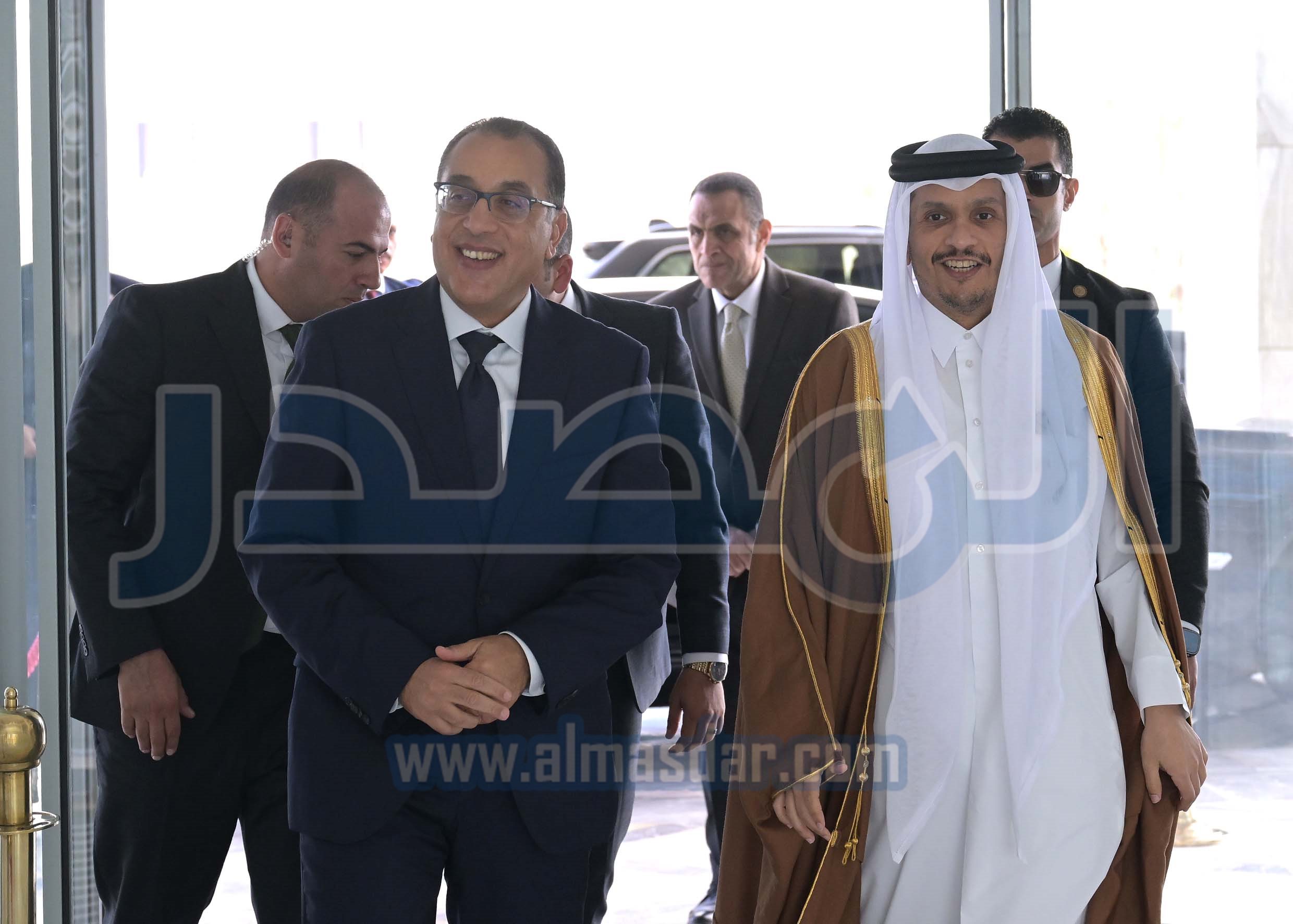 جلسة مباحثات موسعة بين رئيس وزراء مصر ونظيره القطري