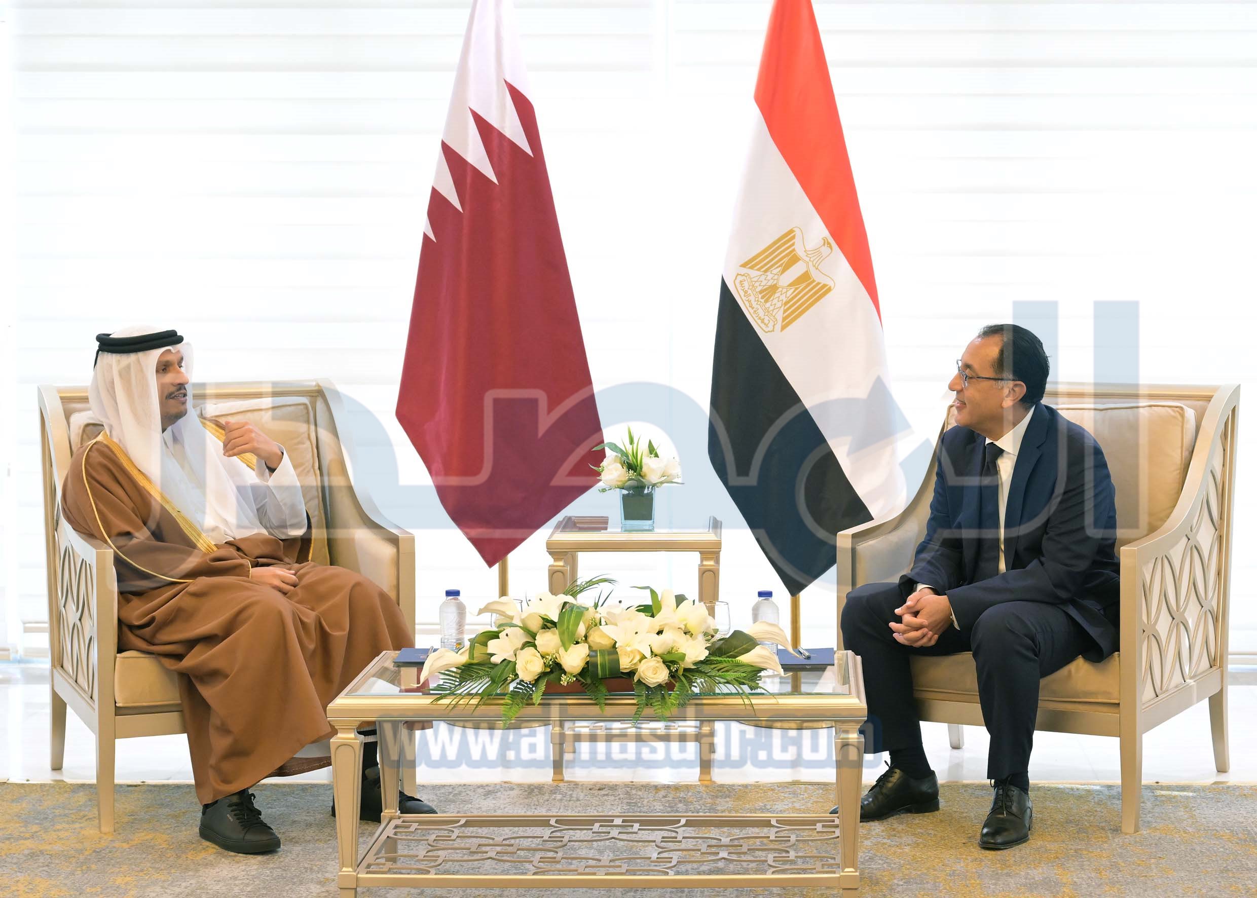 جلسة مباحثات موسعة بين رئيس وزراء مصر ونظيره القطري