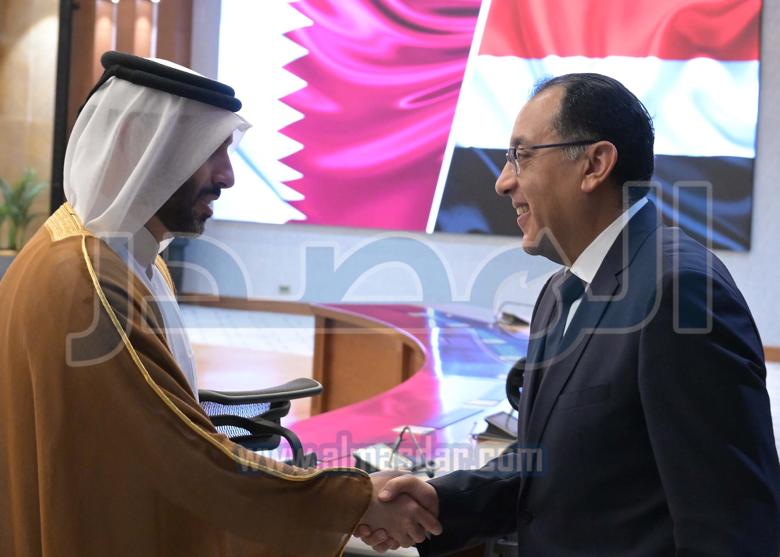 جلسة مباحثات موسعة بين رئيس وزراء مصر ونظيره القطري
