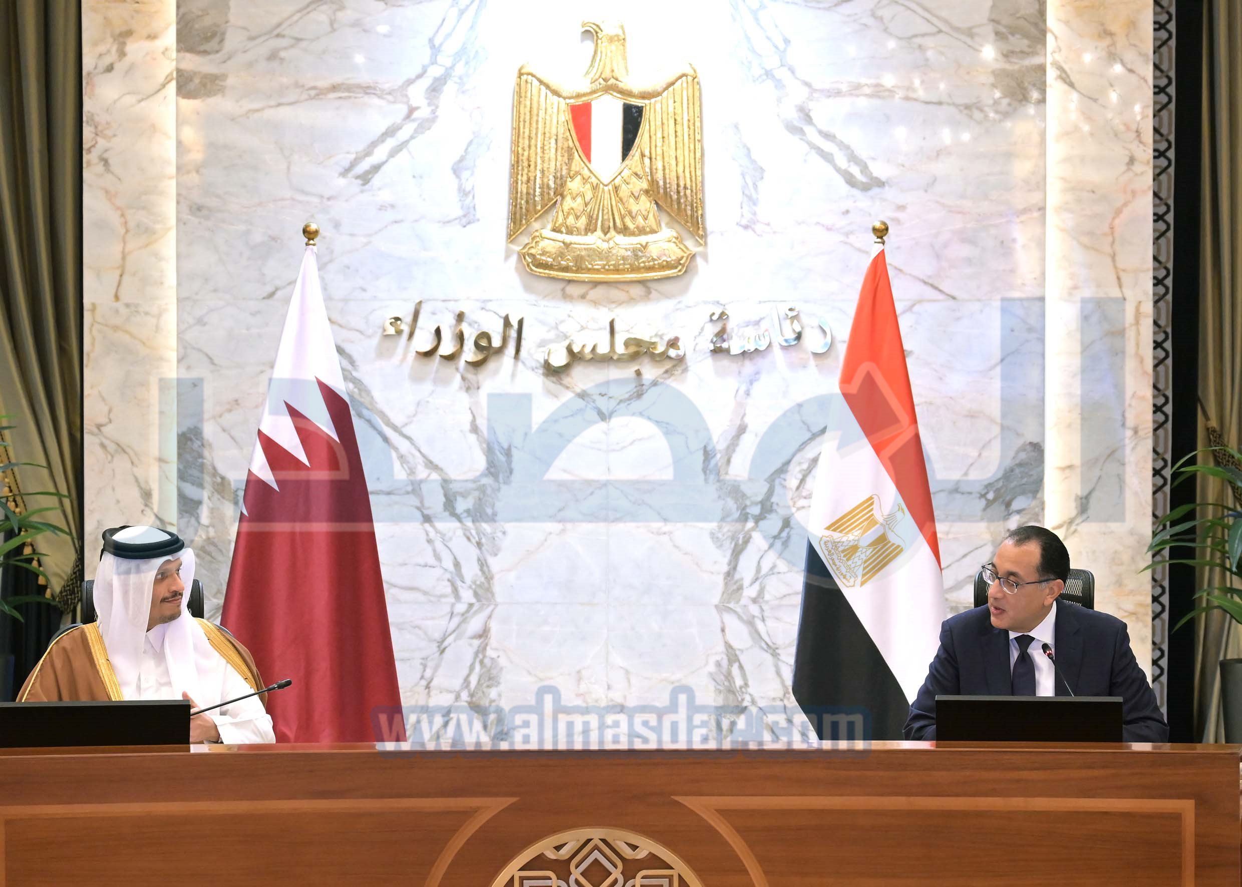 جلسة مباحثات موسعة بين رئيس وزراء مصر ونظيره القطري