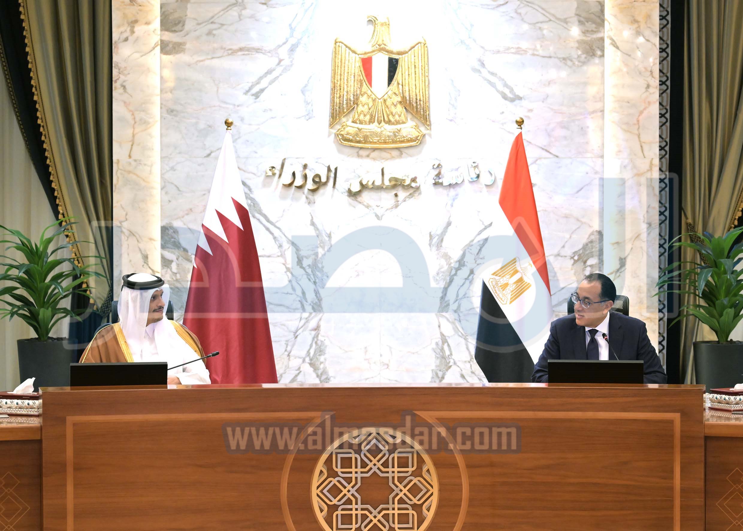 جلسة مباحثات موسعة بين رئيس وزراء مصر ونظيره القطري