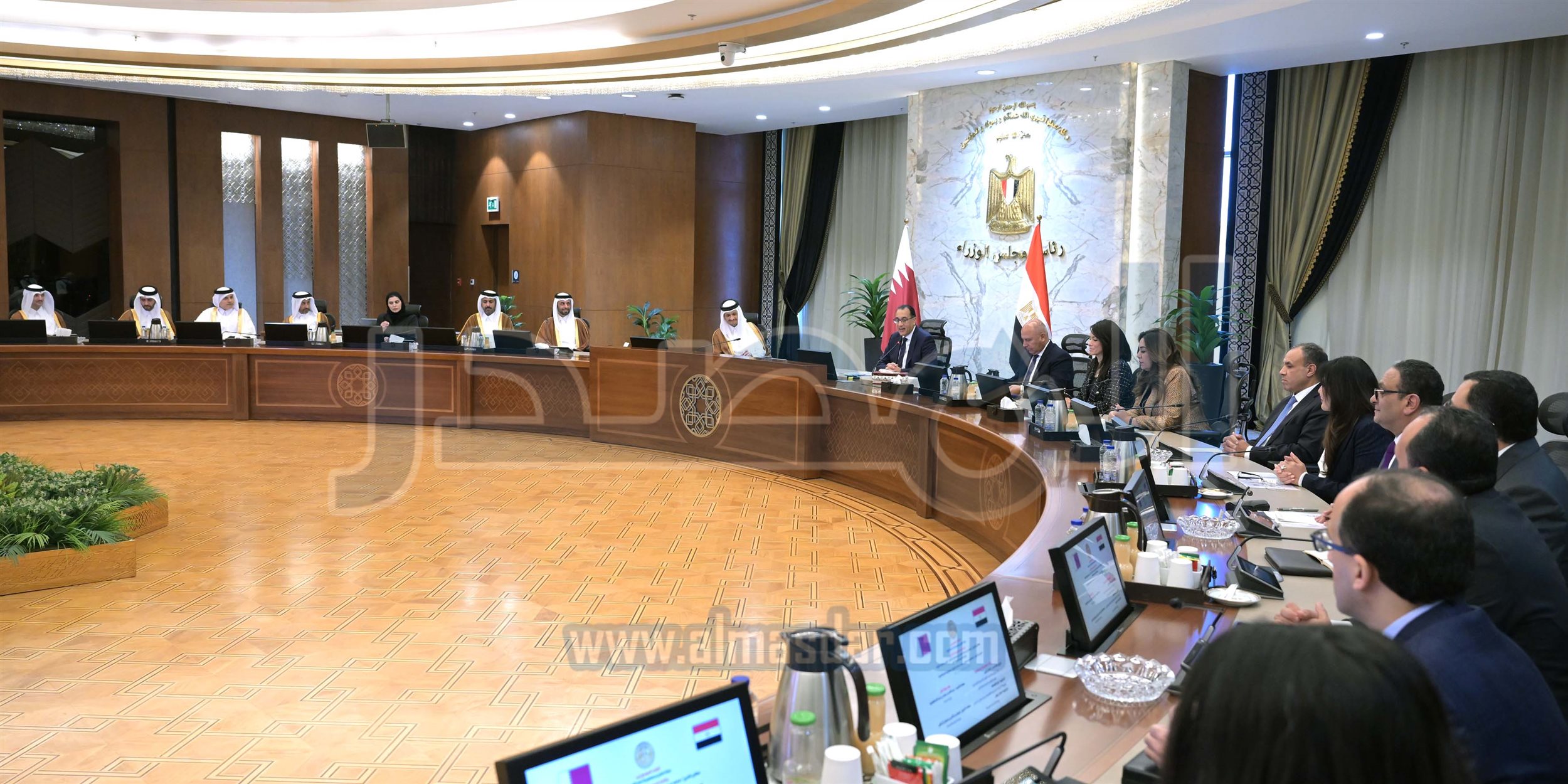 جلسة مباحثات موسعة بين رئيس وزراء مصر ونظيره القطري