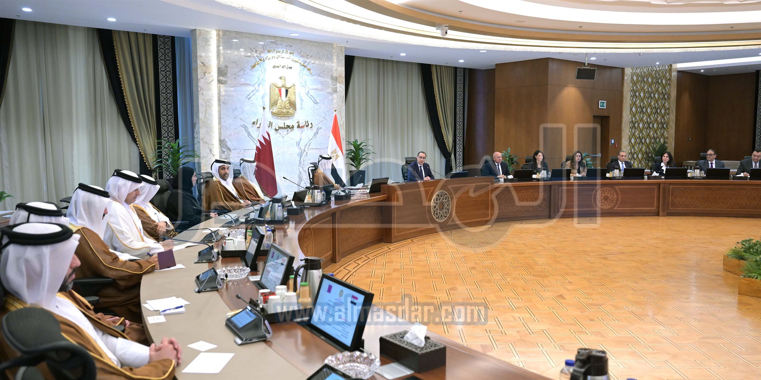 جلسة مباحثات موسعة بين رئيس وزراء مصر ونظيره القطري