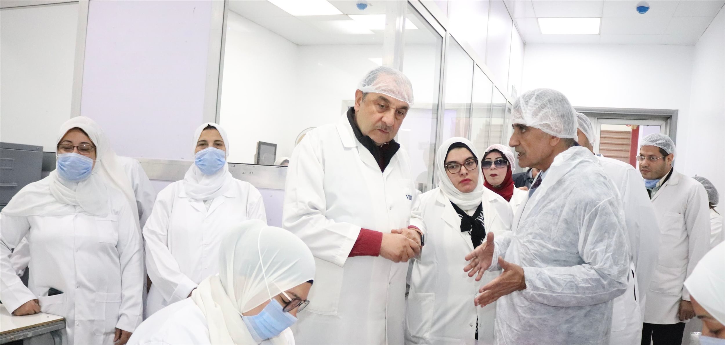 وزير قطاع الأعمال يتفقد تطوير شركة سيد للأدوية