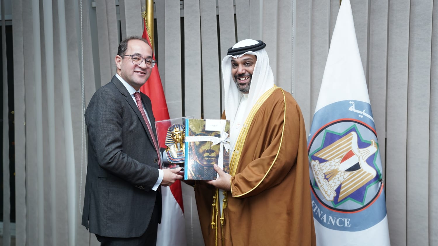 وزير المالية يلتقي نظيره البحرينى