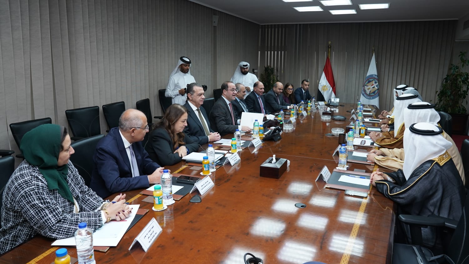 وزير المالية يلتقي نظيره البحرينى