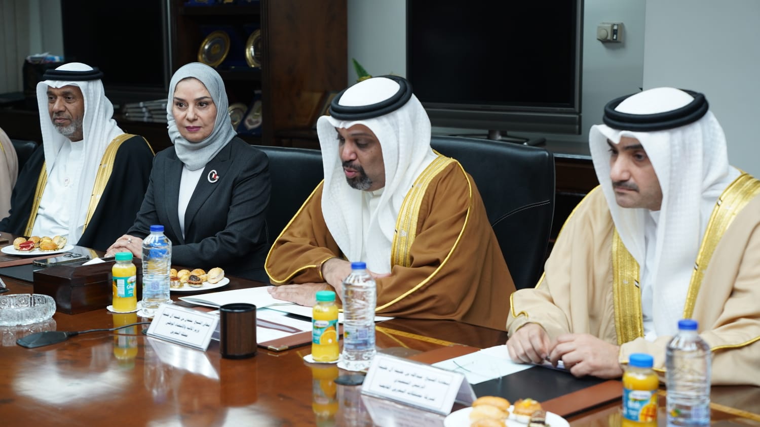 وزير المالية يلتقي نظيره البحرينى