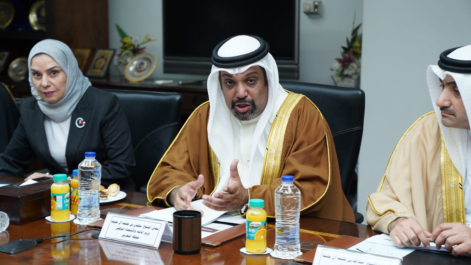 وزير المالية يلتقي نظيره البحرينى