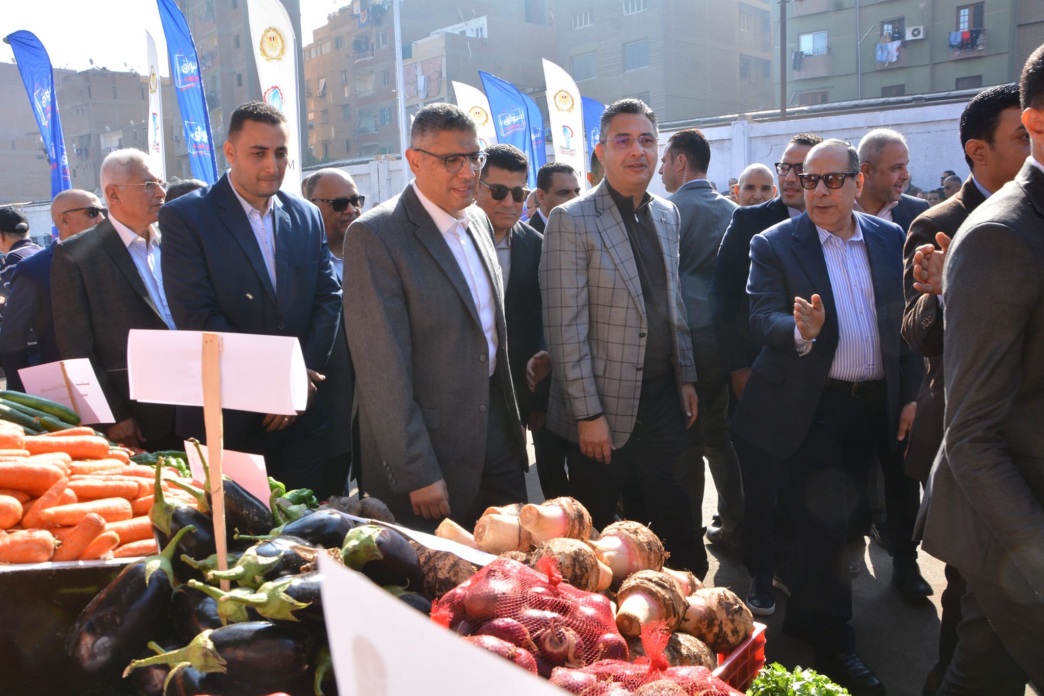 وزير التموين يفتتح سوق اليوم الواحد في إمبابة