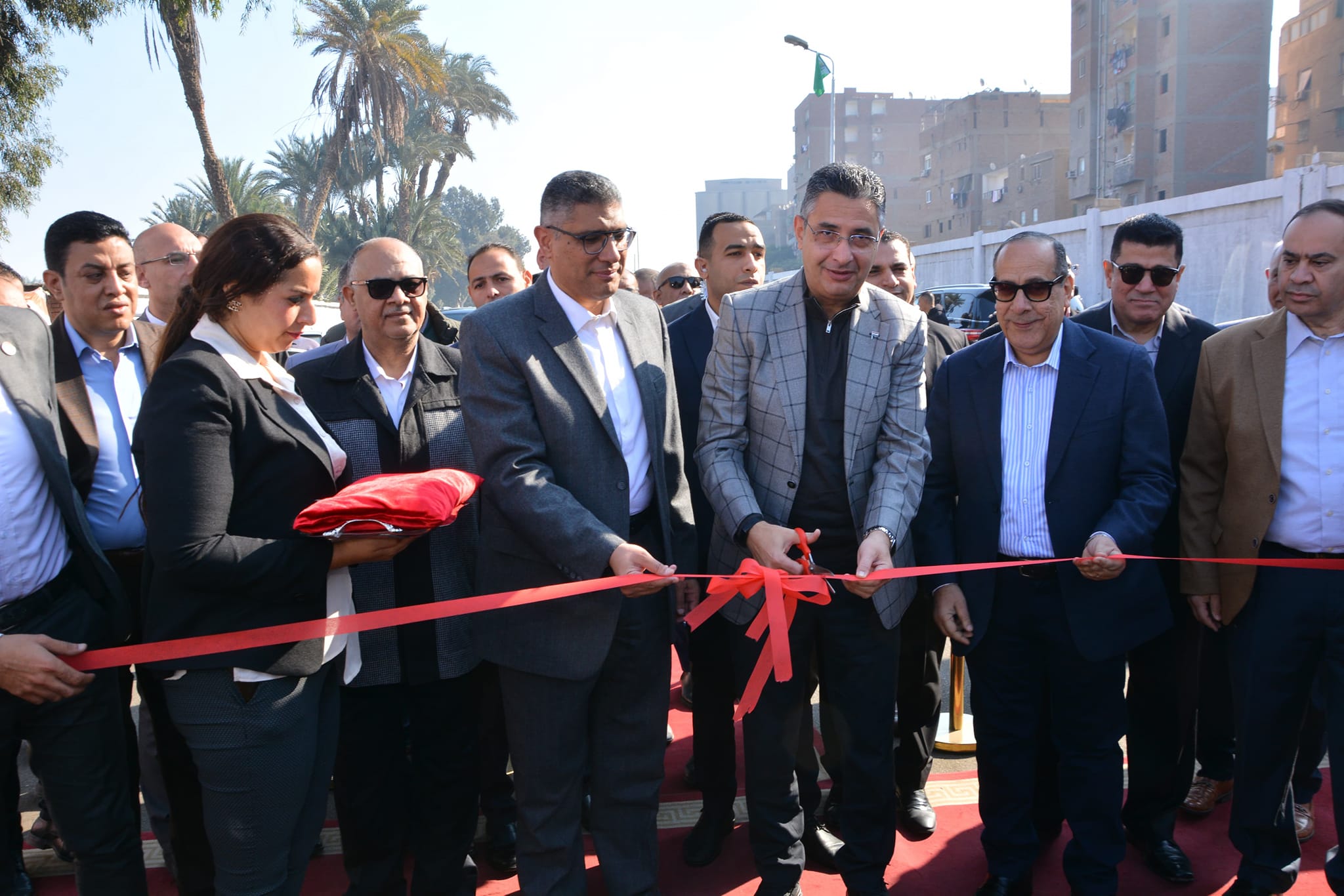 وزير التموين يفتتح سوق اليوم الواحد في إمبابة