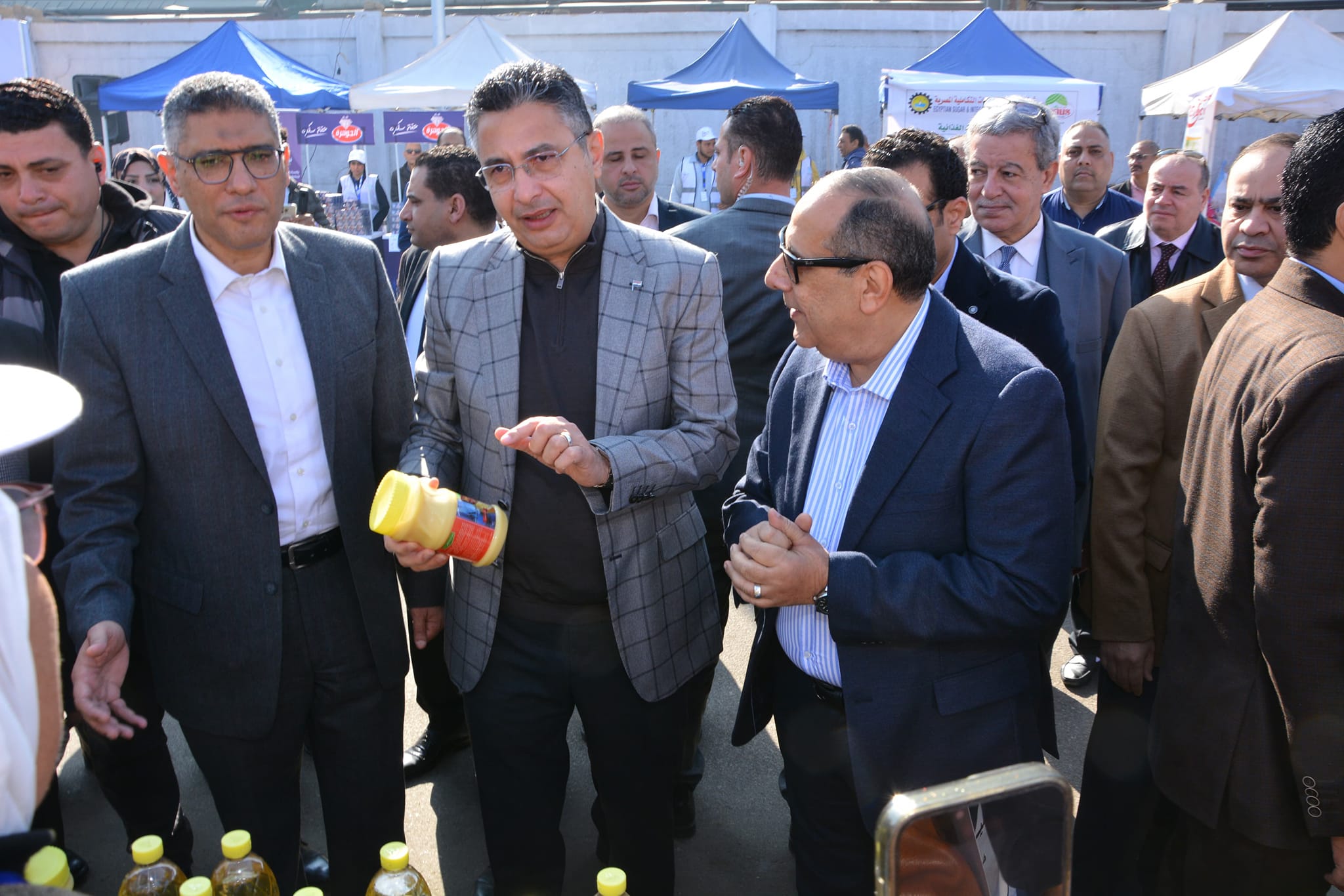 وزير التموين يفتتح سوق اليوم الواحد في إمبابة