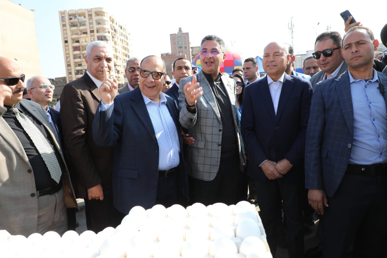 وزير التموين ومحافظ القاهرة يفتتحان سوق اليوم الواحد بالأميرية