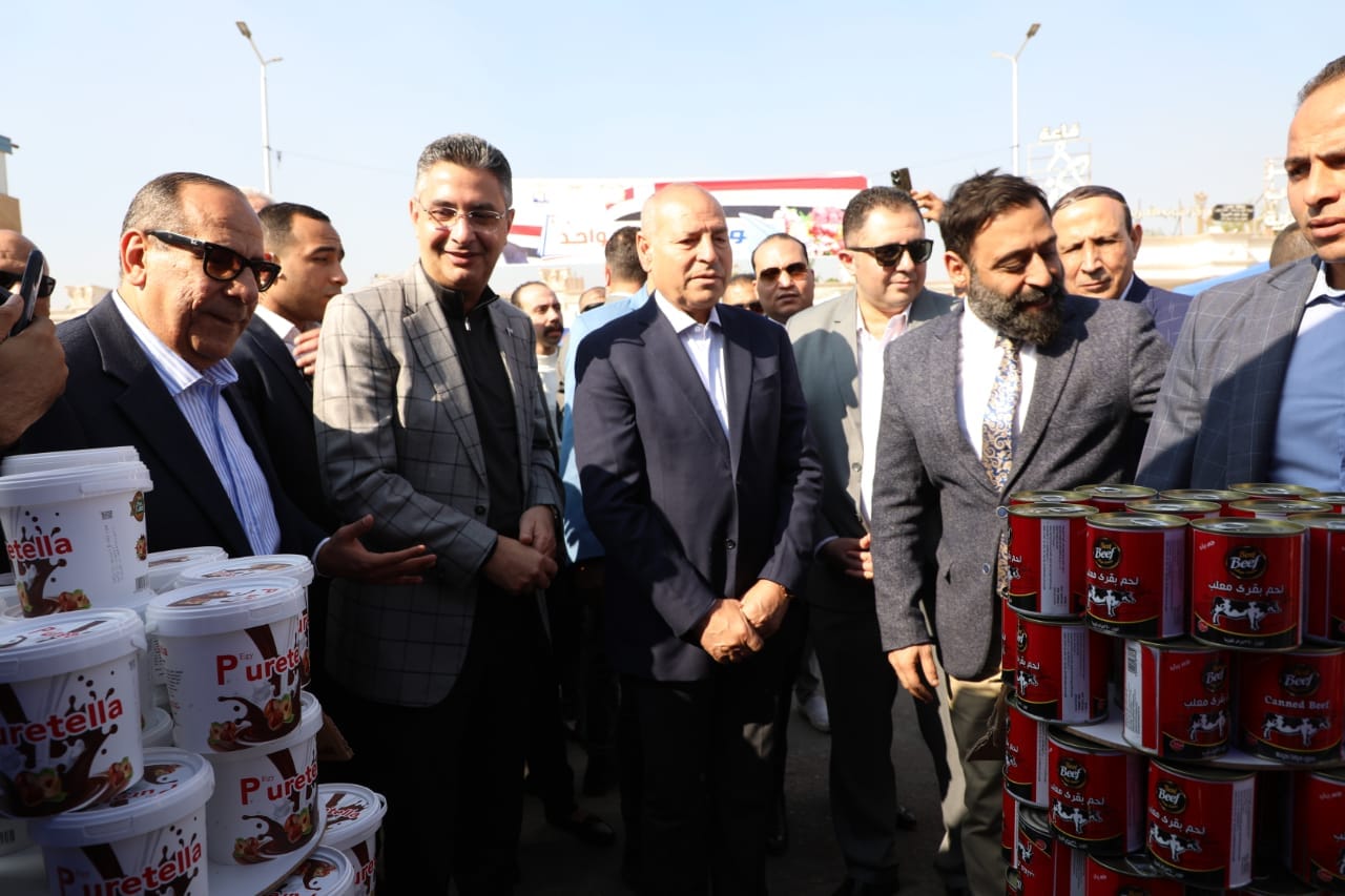 وزير التموين ومحافظ القاهرة يفتتحان سوق اليوم الواحد بالأميرية