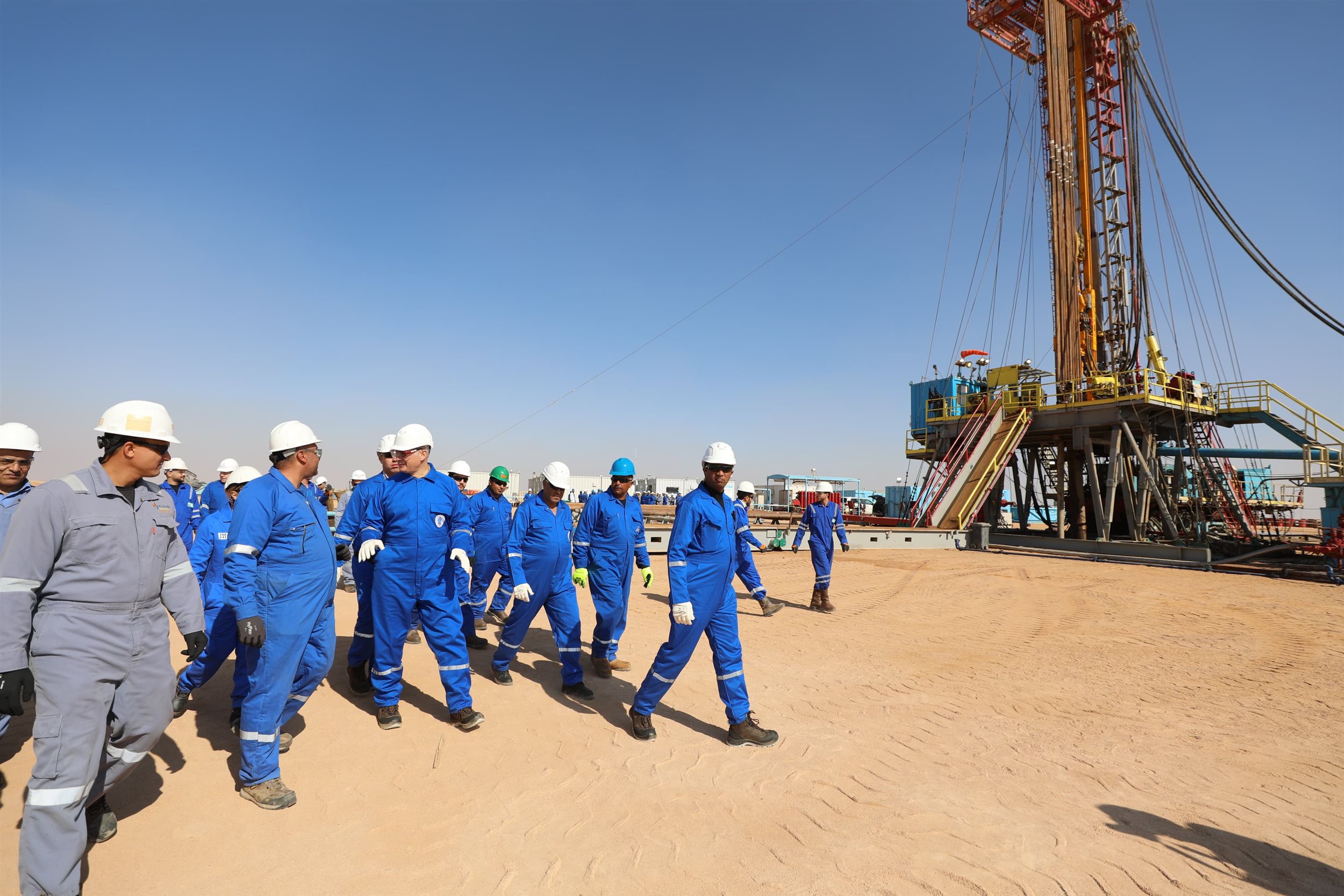 بدء اعمال الحفر التنموى فى البئر ارطا 92