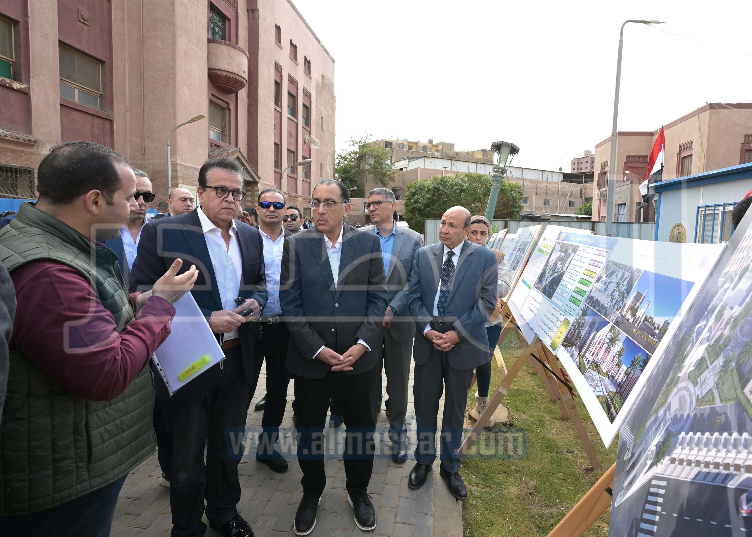 رئيس الوزراء يبدأ جولة تفقدية بعدد من المنشآت الصحية