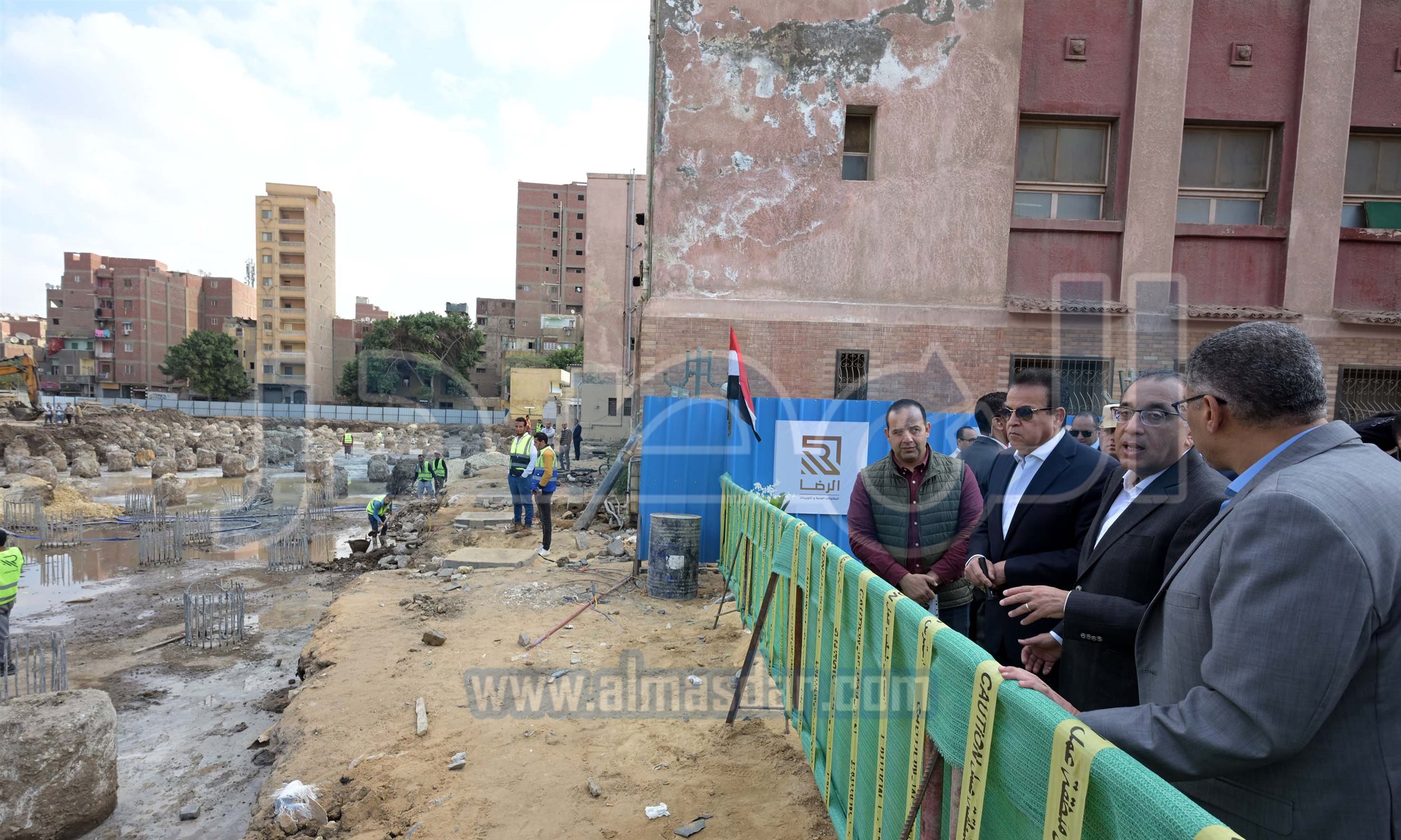 رئيس الوزراء يبدأ جولة تفقدية بعدد من المنشآت الصحية