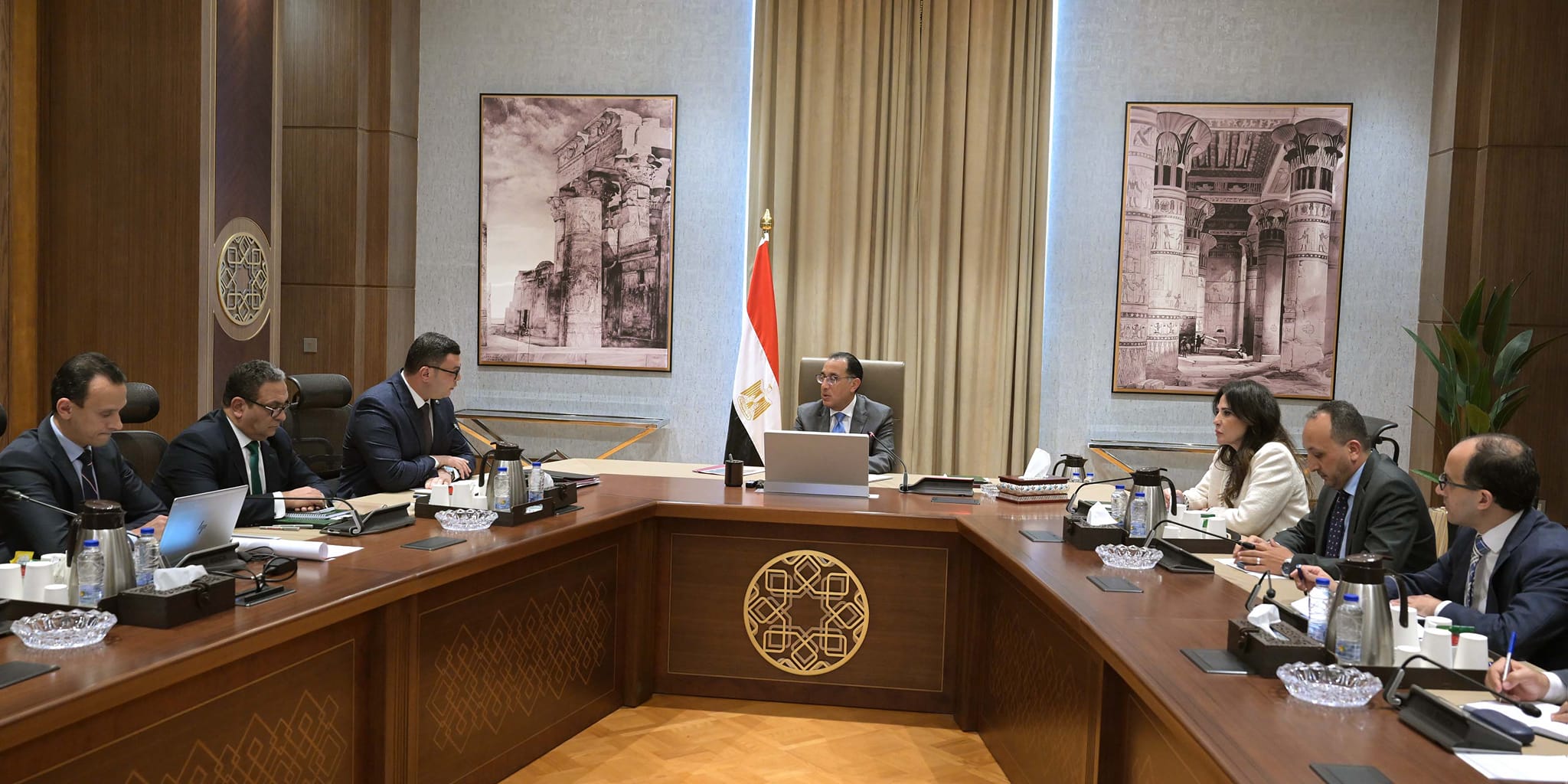 اجتماع رئيس الوزراء مع وزير الإسكان