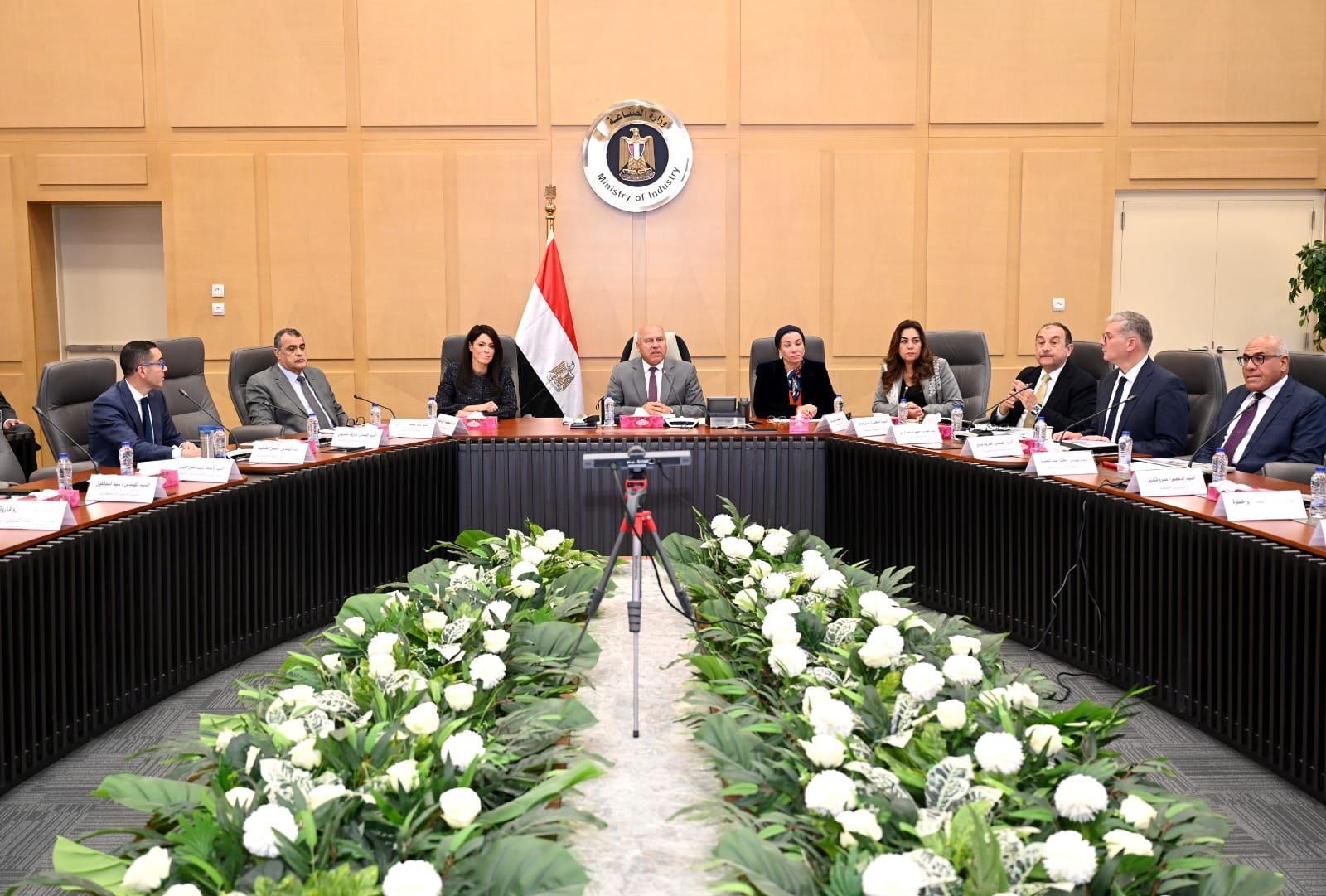 وزير الصناعة والنقل يترأس المجموعة الوزارية للتنمية الصناعية
