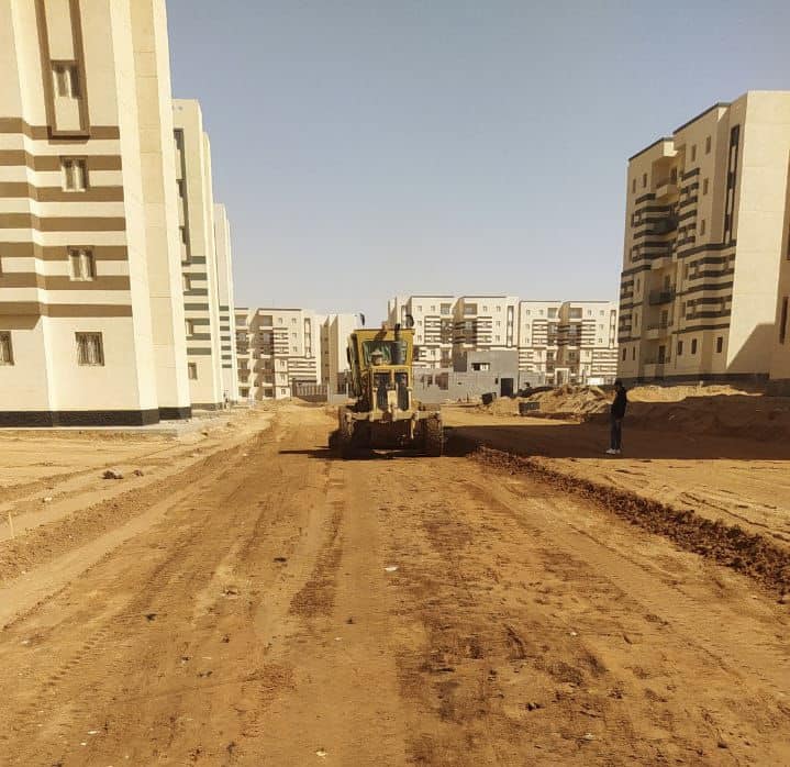 وزير الإسكان يتابع موقف تنفيذ وحدات سكن لكل المصريين