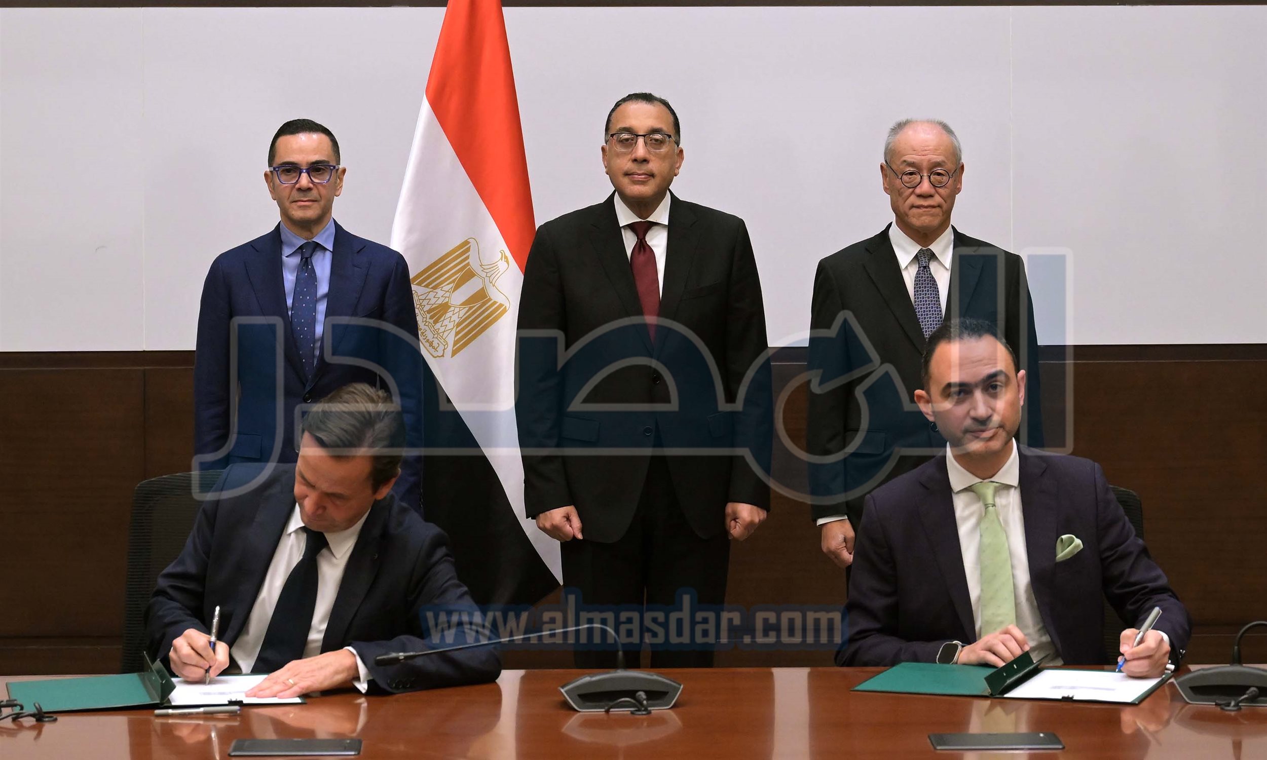 نيسان مصر تُوقّع عقد استثمار لتصنيع طراز ثالث في مصر