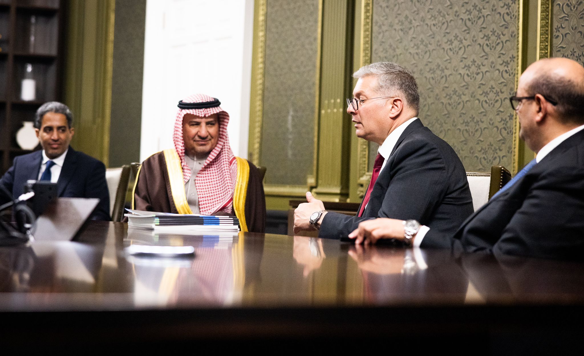 وزير البترول مع وزير الصناعة بالسعودية