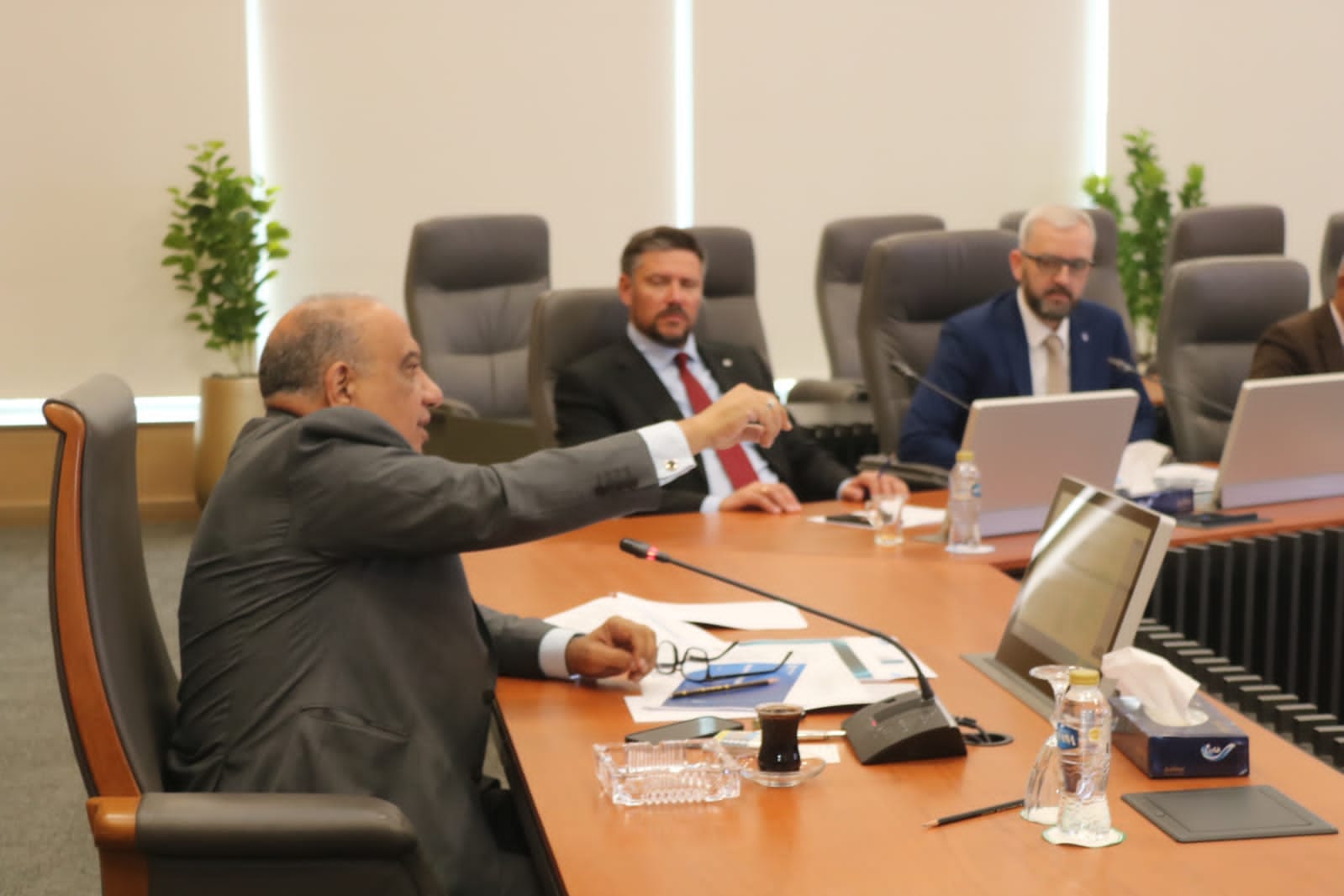 وزير الكهرباء يجتمع مع نائب رئيس شركة اتوم ستروي اكسبورت