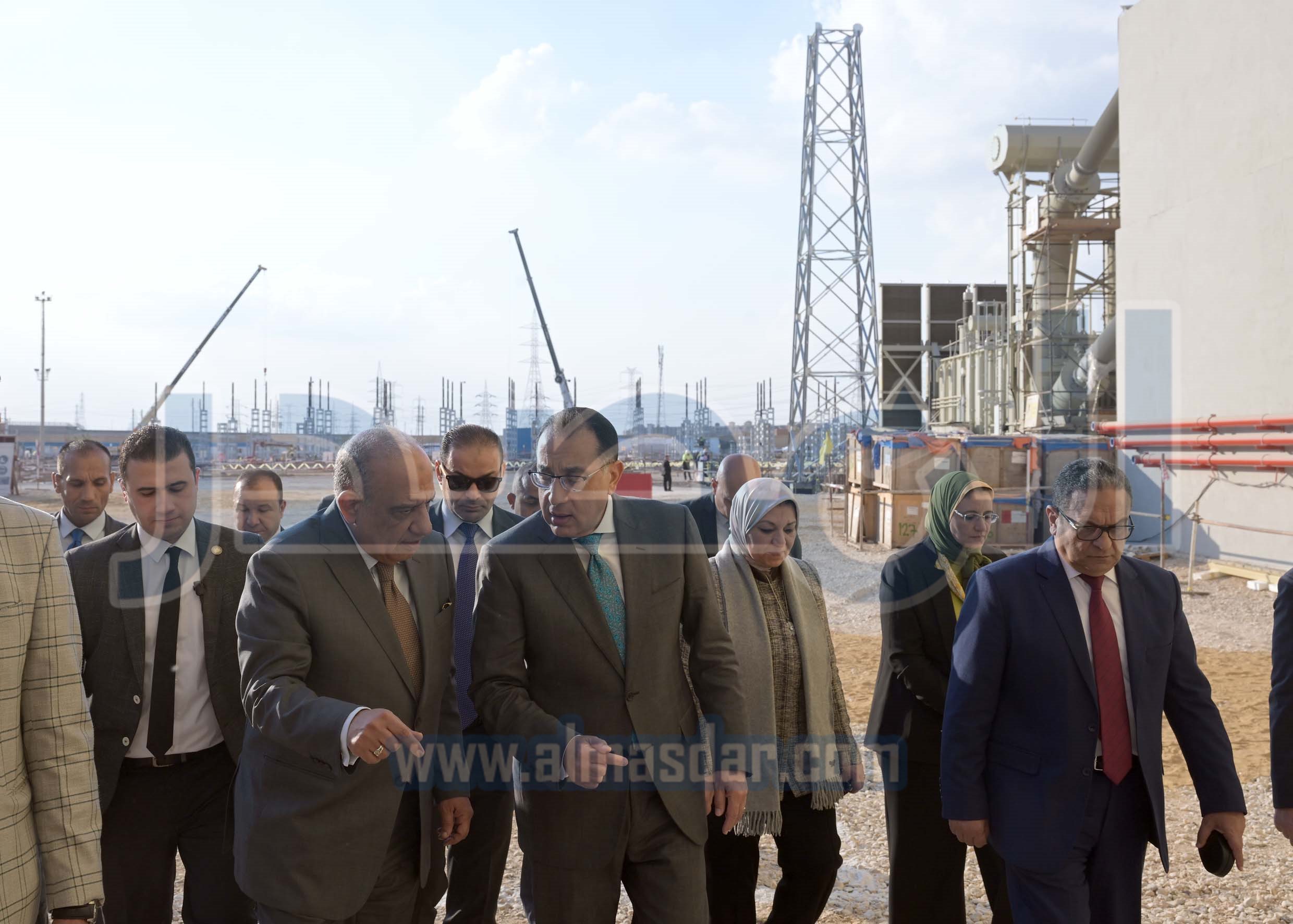 مدبولي يتفقد تنفيذ أعمال محطة الربط الكهربائي المصرى السعودى