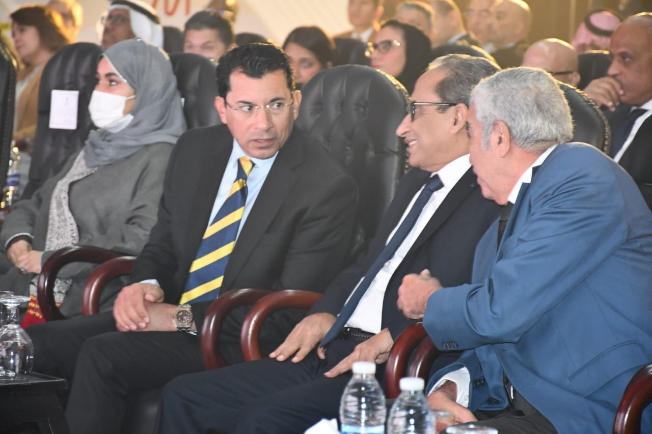 وزير الشباب يفتتح فعاليات الملتقى الدولي للاستثمار والصناعة الرياضية