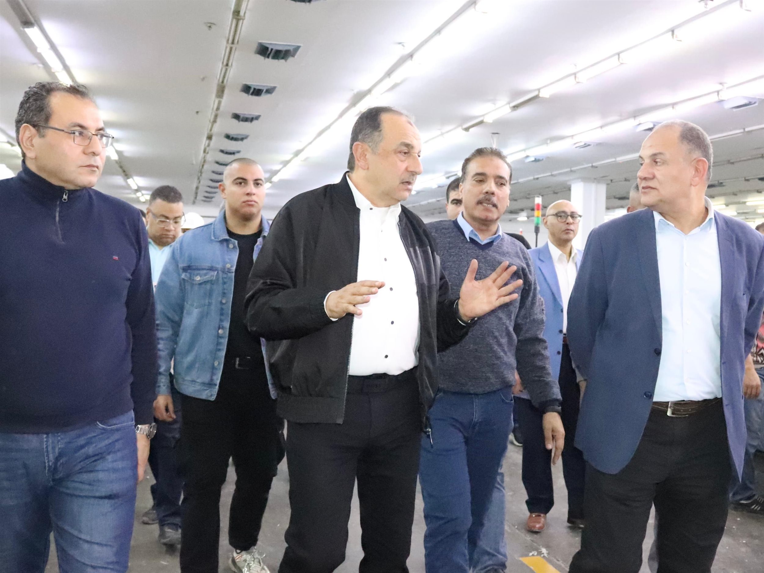 وزير قطاع الأعمال العام في جولة ميدانية بشركة غزل المحلة