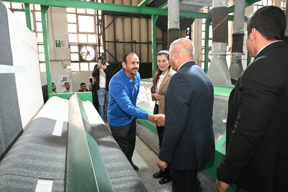 الوزير يتفقد 4 مصانع متخصصة في مجالات الصناعات الكهربائية