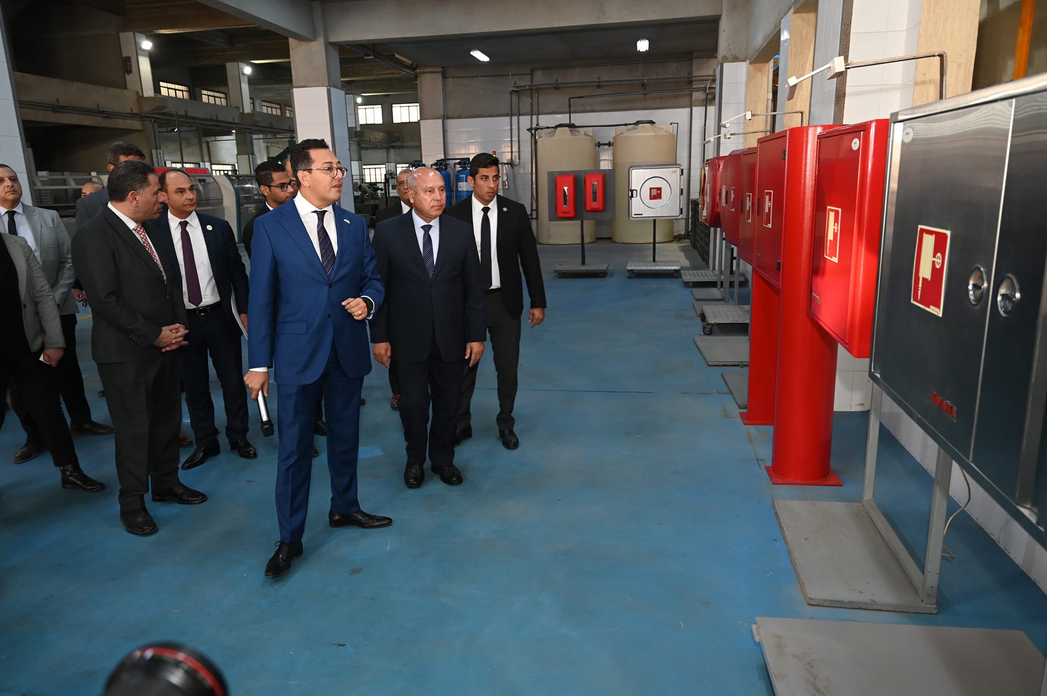الوزير يتفقد 4 مصانع متخصصة في مجالات الصناعات الكهربائية
