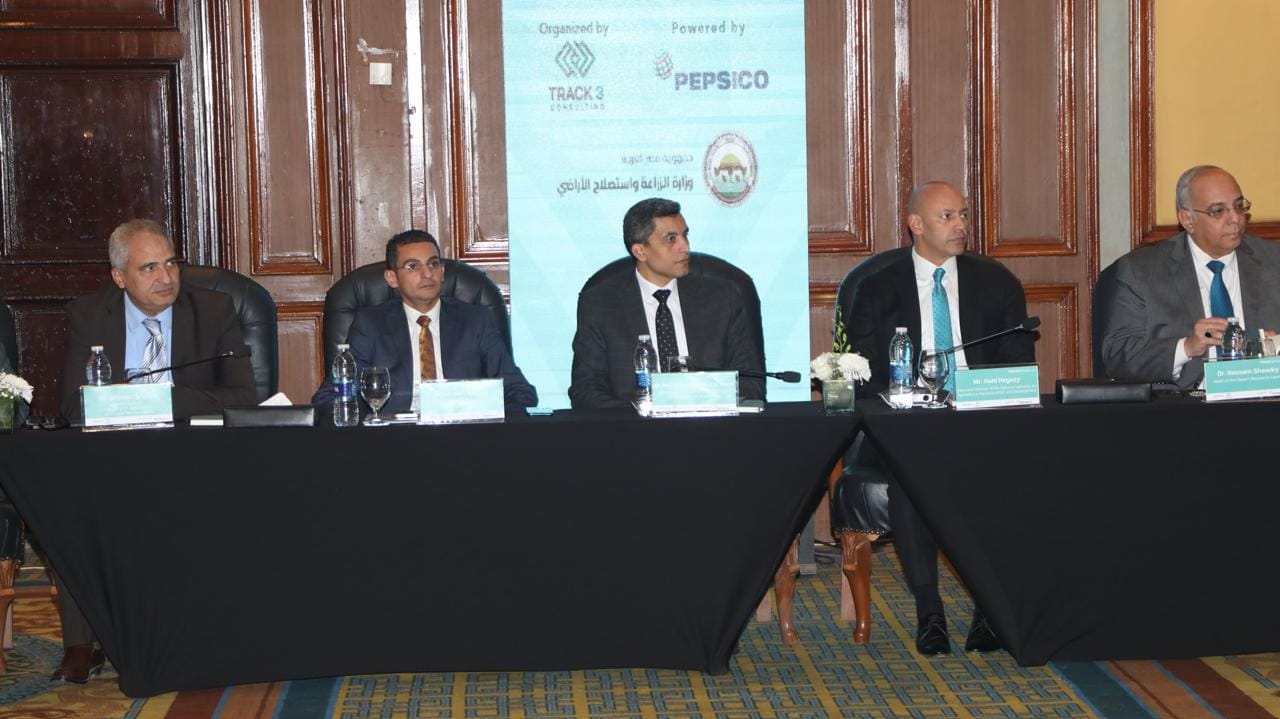 فعاليات المائدة المستديرة الأولى حول مستقبل الزراعة في مصر